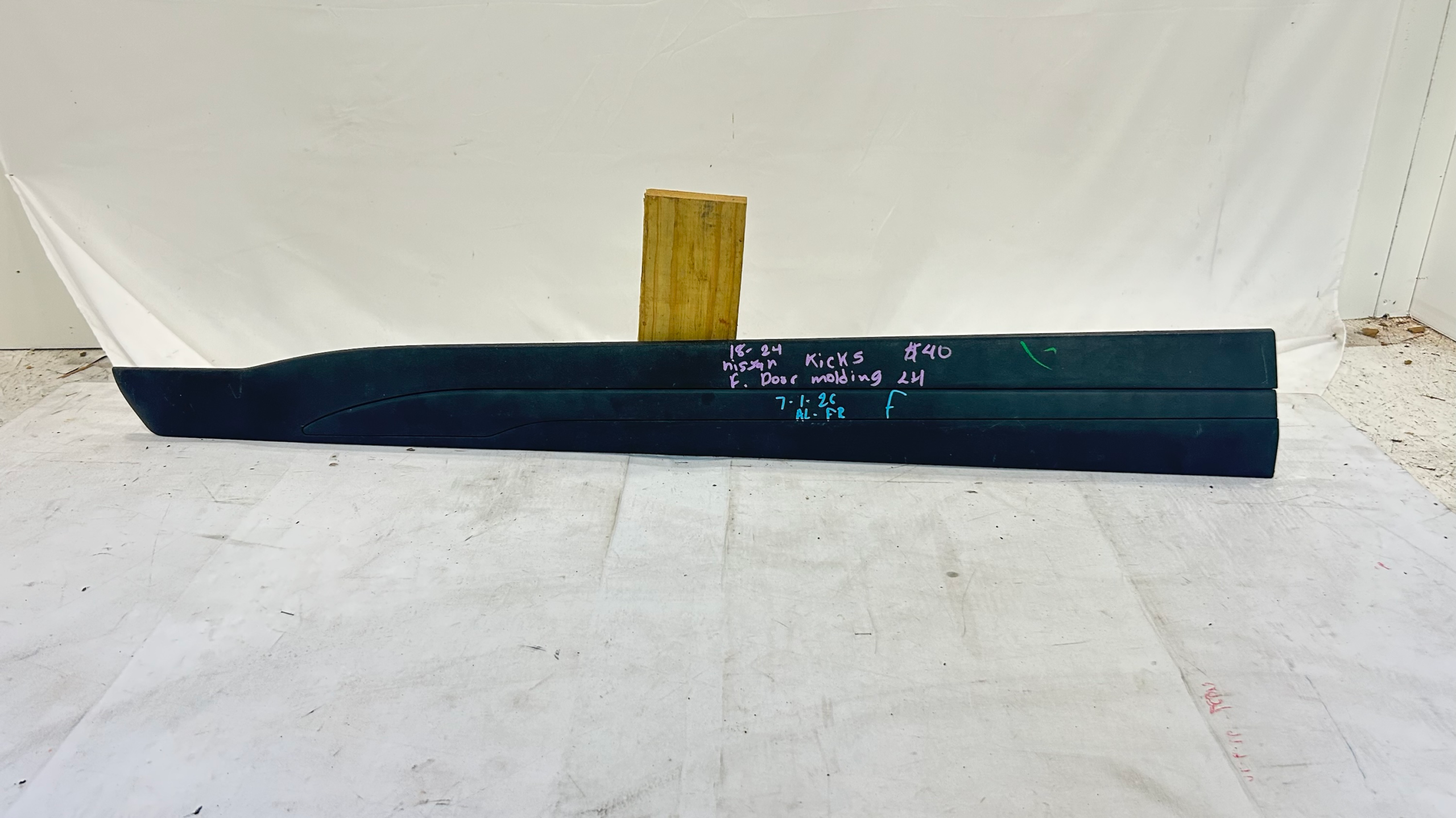 2018-2024 Nissan Kicks Driver front door molding