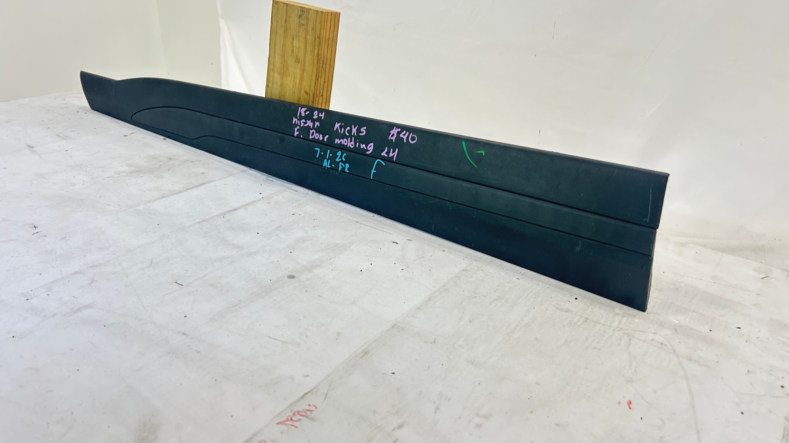 2018-2024 Nissan Kicks Driver front door molding