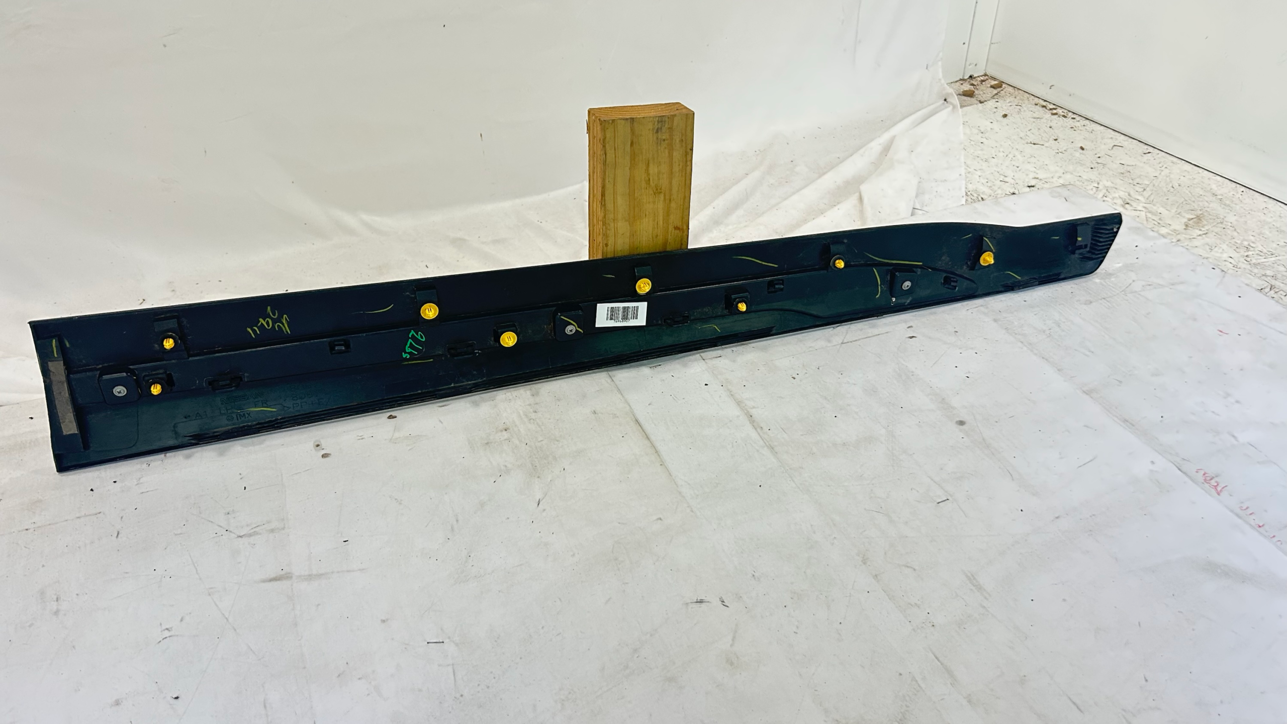 2018-2024 Nissan Kicks Driver front door molding