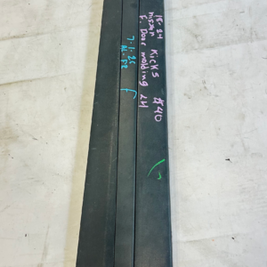 2018-2024 Nissan Kicks Driver front door molding - Image 3
