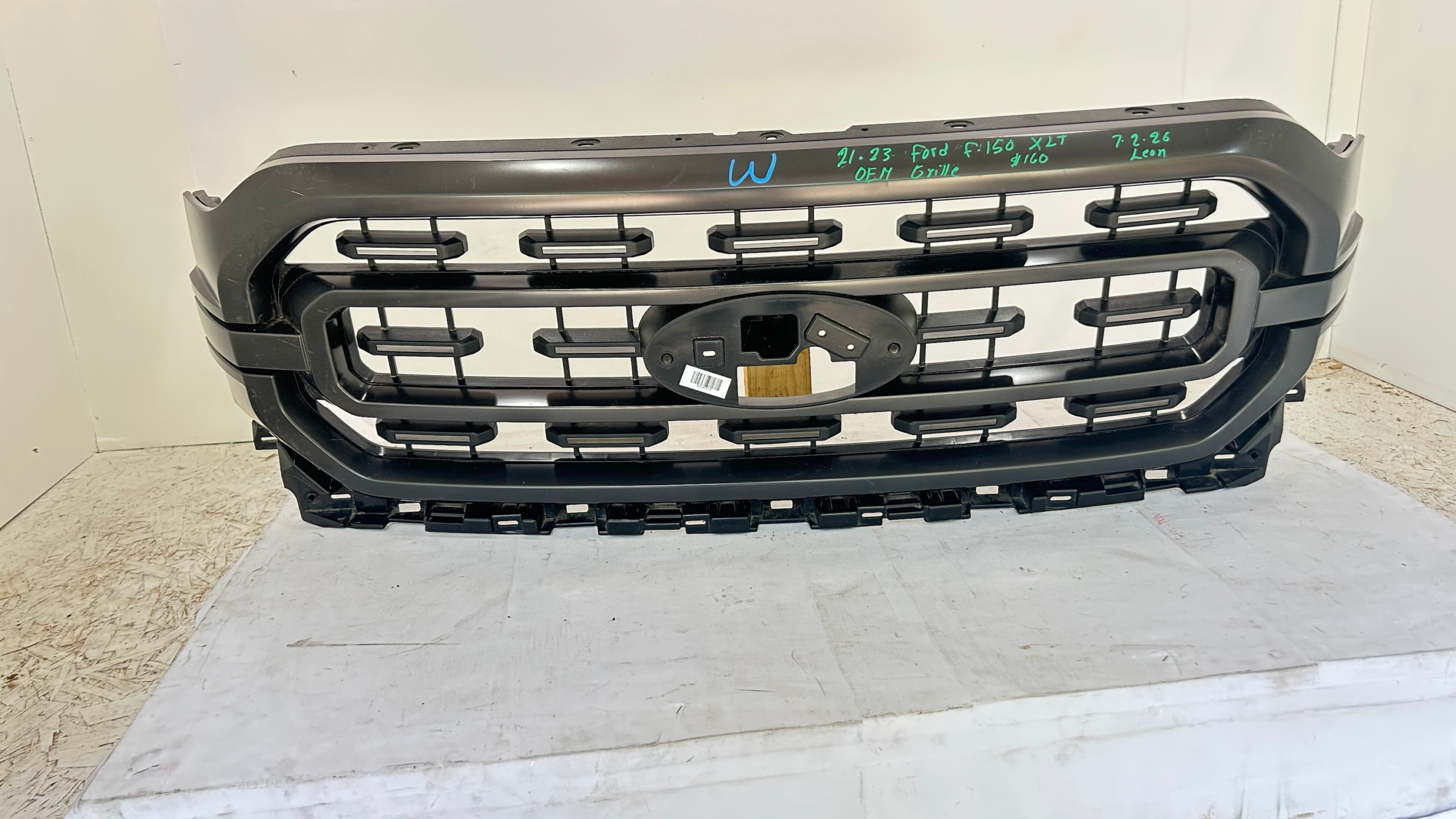 2021-2023  Ford  F-150 XLT Grille