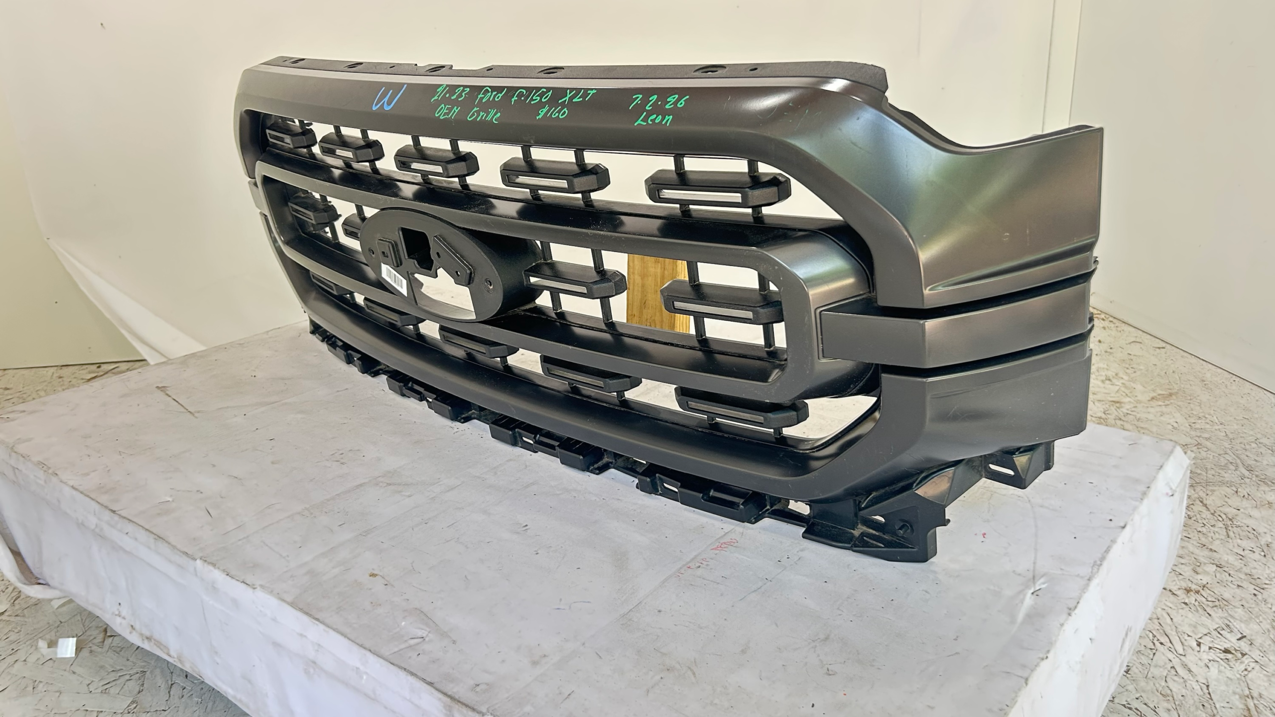 2021-2023  Ford  F-150 XLT Grille