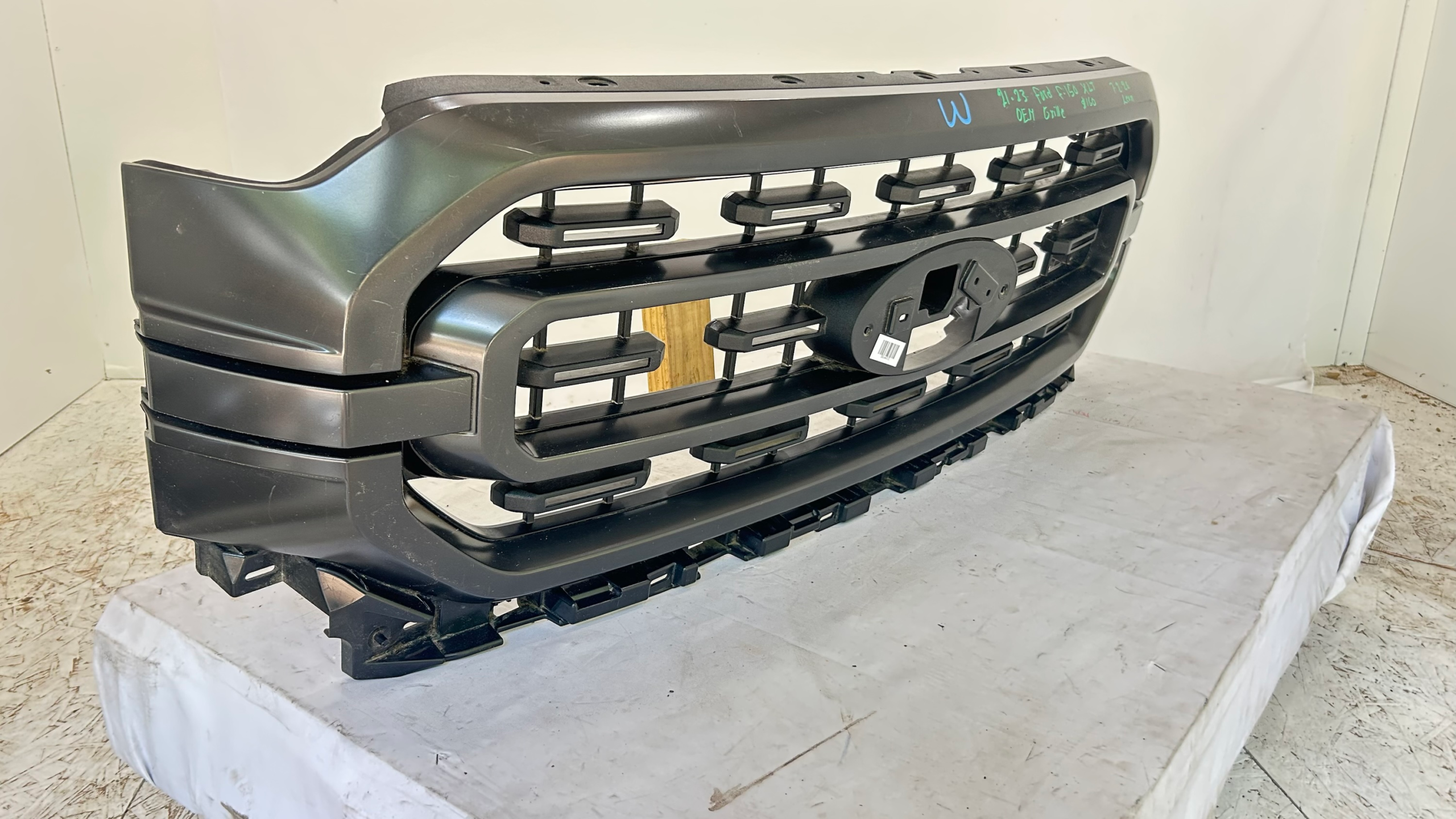 2021-2023  Ford  F-150 XLT Grille
