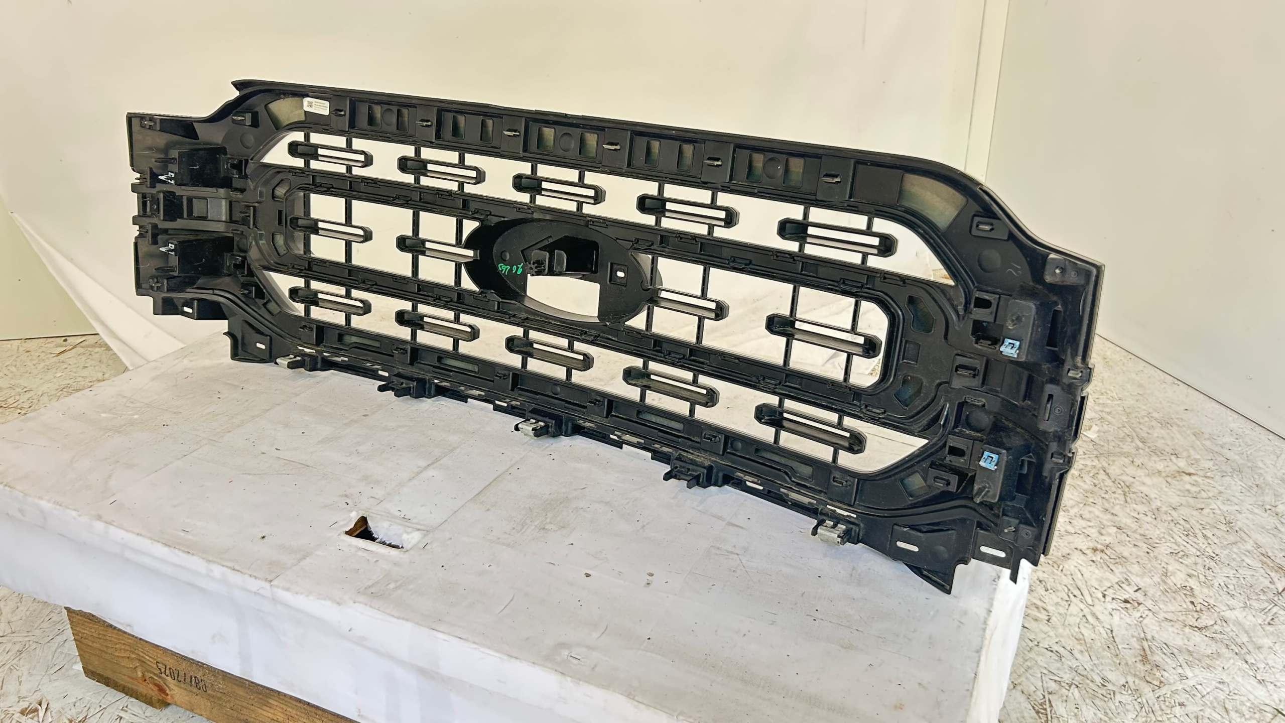 2021-2023  Ford  F-150 XLT Grille