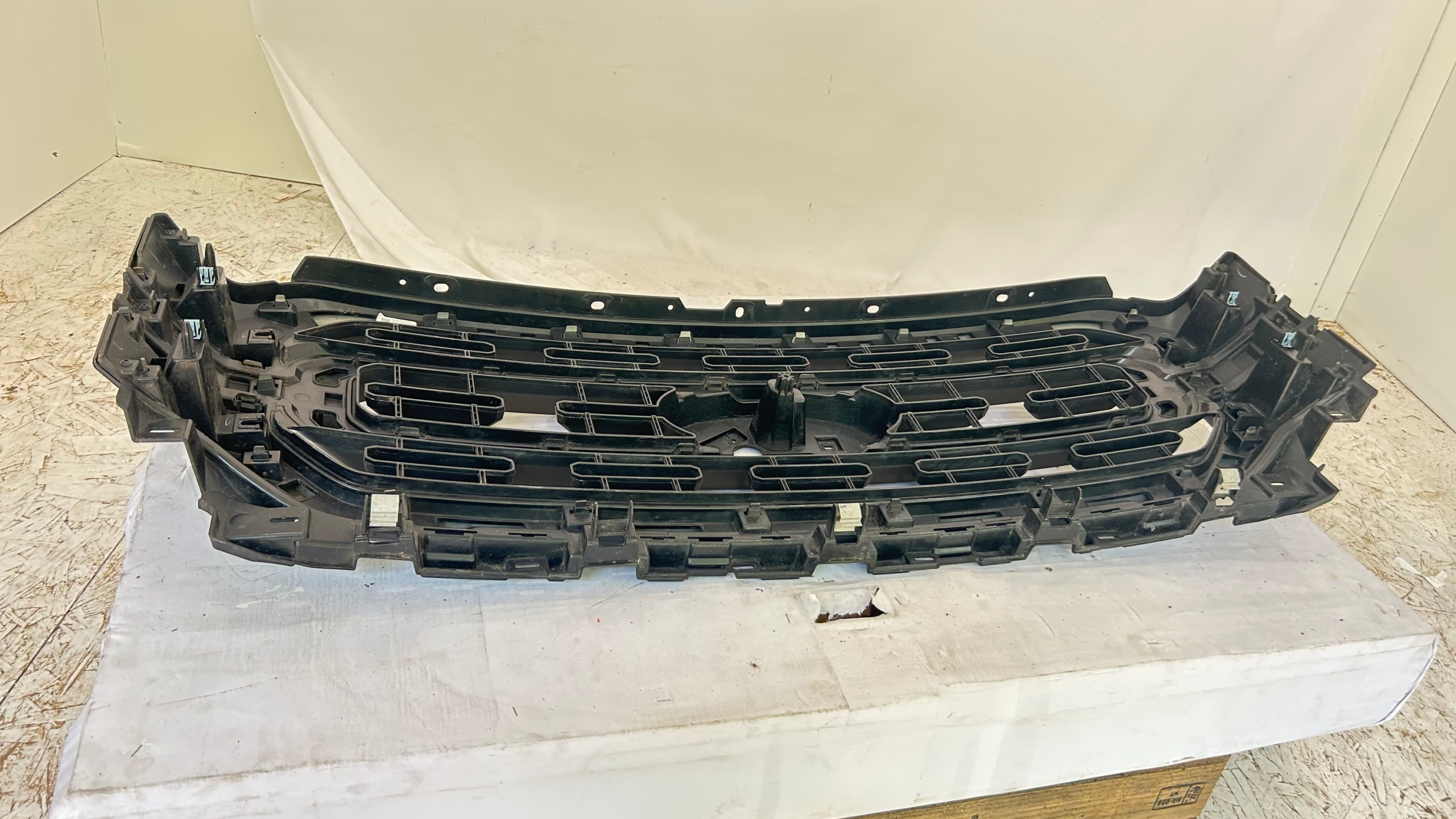2021-2023  Ford  F-150 XLT Grille