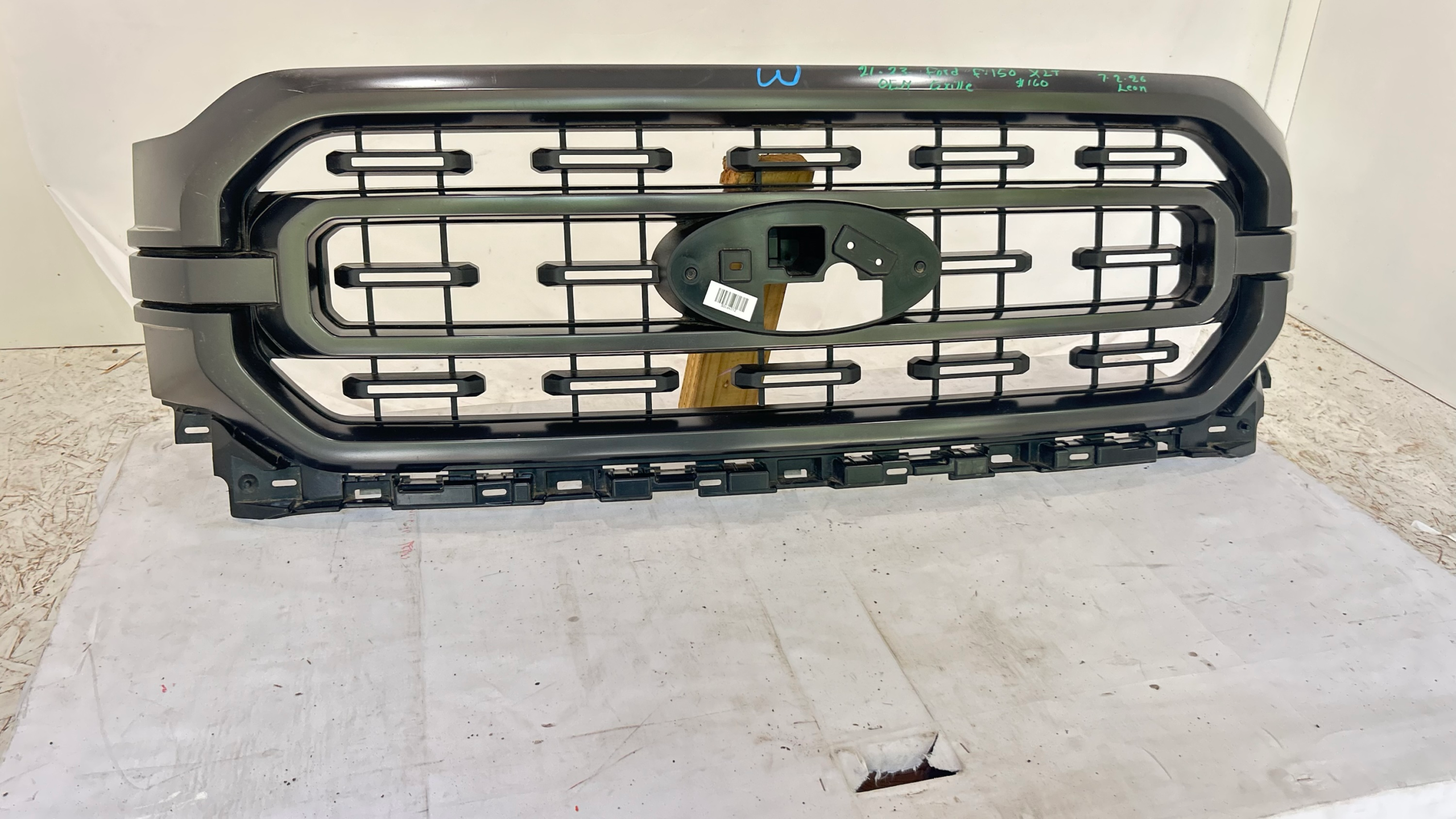 2021-2023  Ford  F-150 XLT Grille