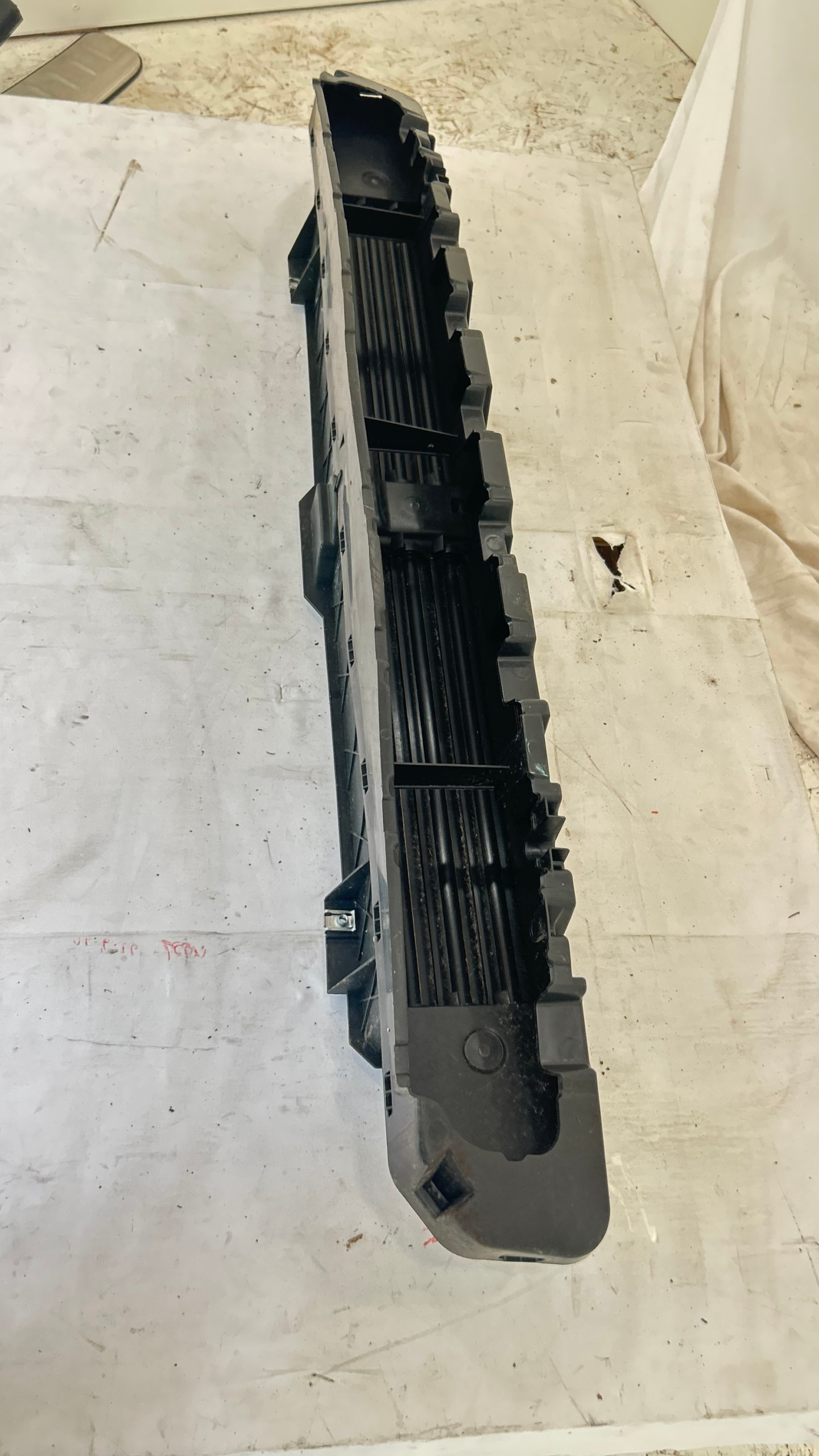 2019-2024 Dodge Ram 1500 Lower Shutter