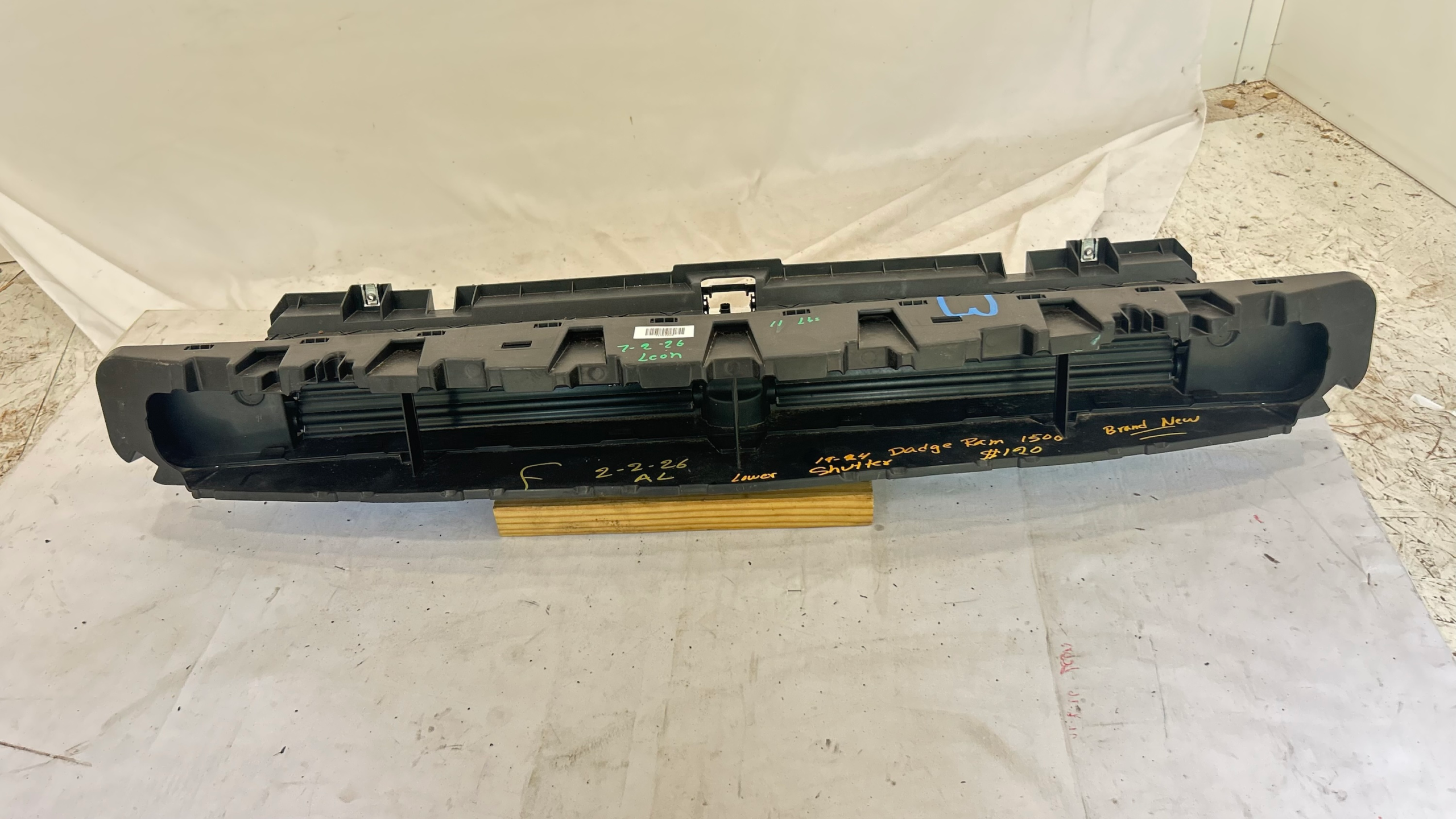 2019-2024 Dodge Ram 1500 Lower Shutter