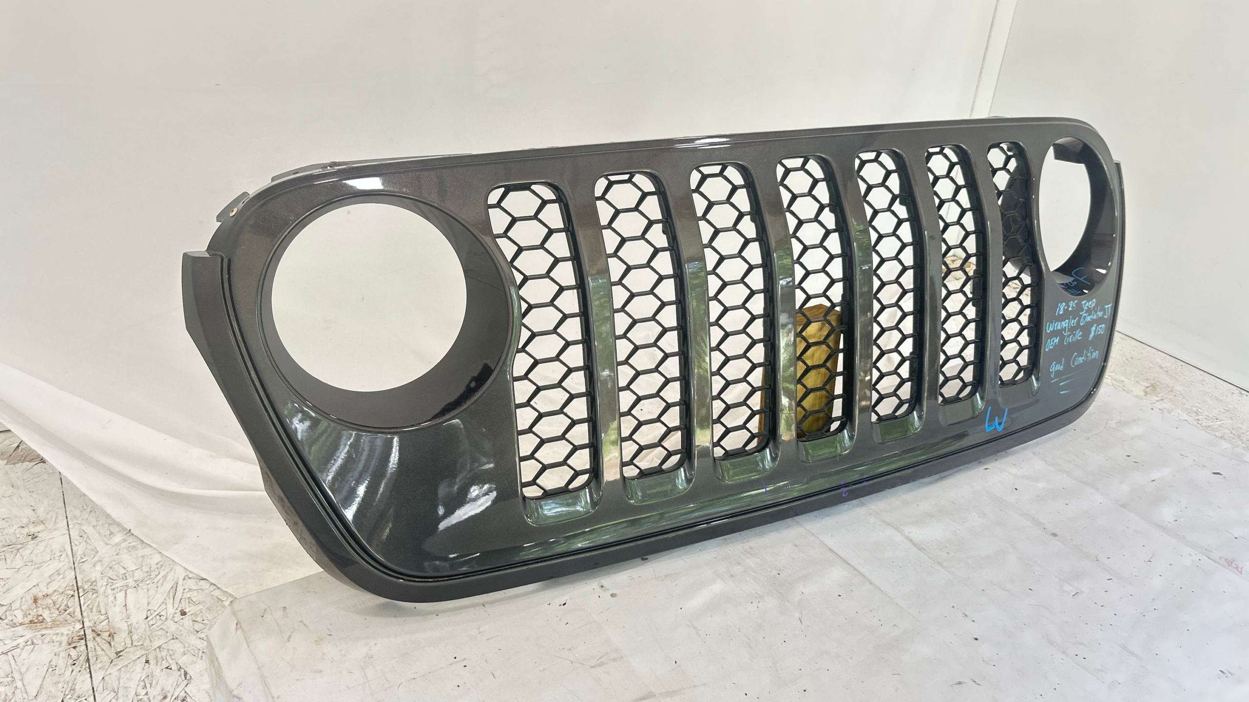 2018-2026 Jeep Wrangler Gladiator JL - JT Sahara  Grille