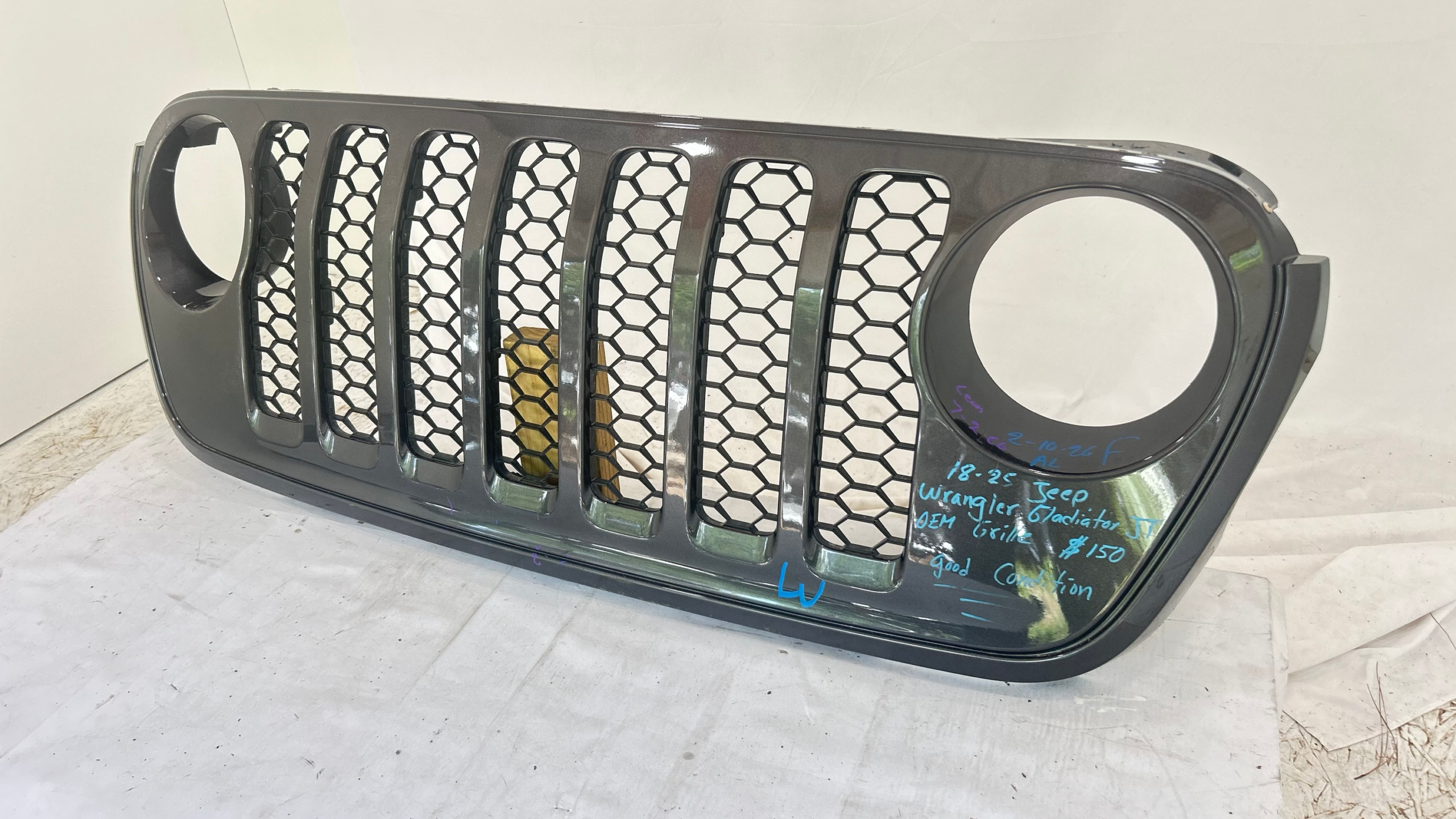 2018-2026 Jeep Wrangler Gladiator JL - JT Sahara  Grille