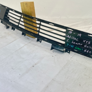 2018-2019 Cadillac XTS front lower grille