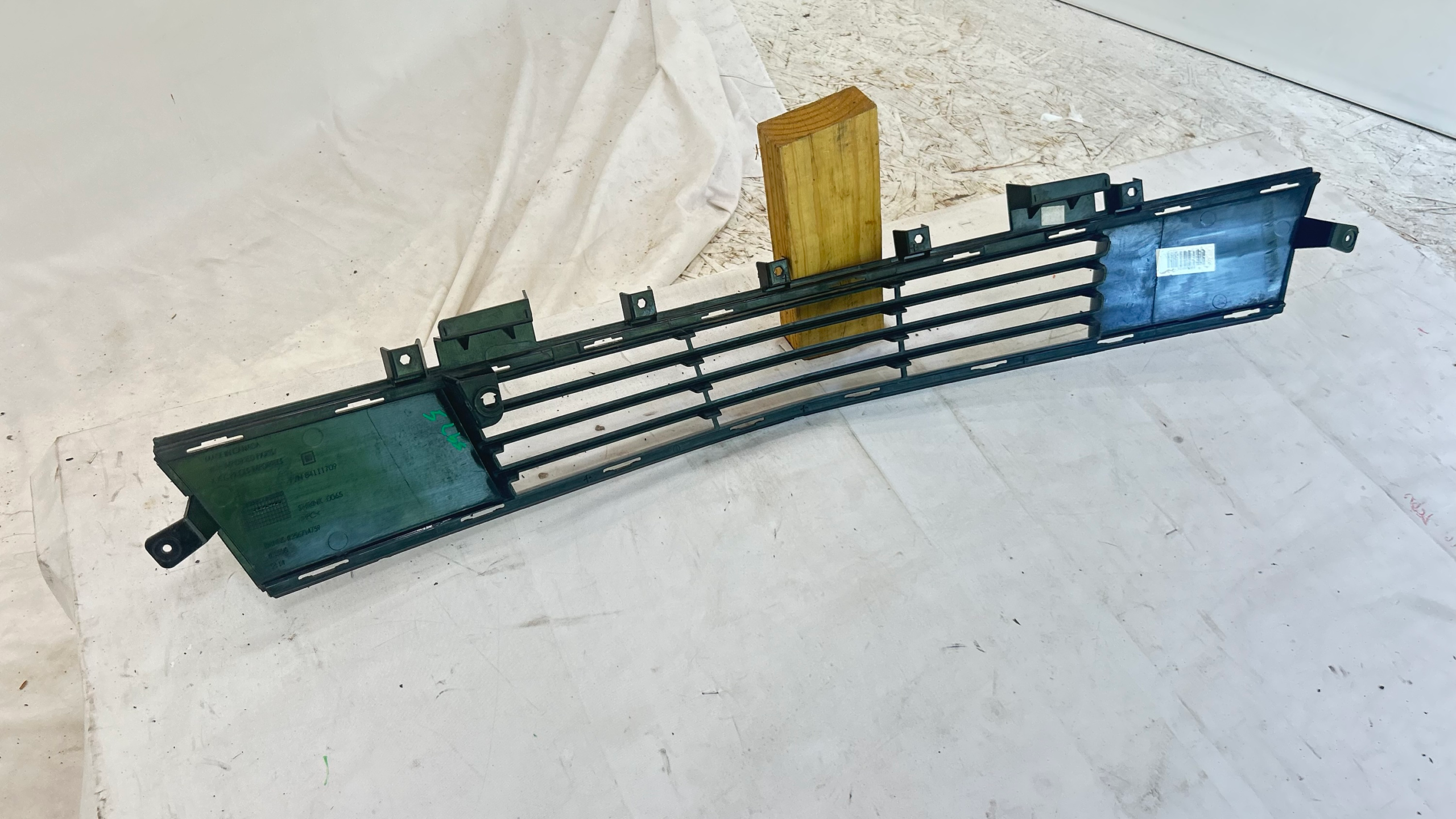 2018-2019 Cadillac XTS front lower grille