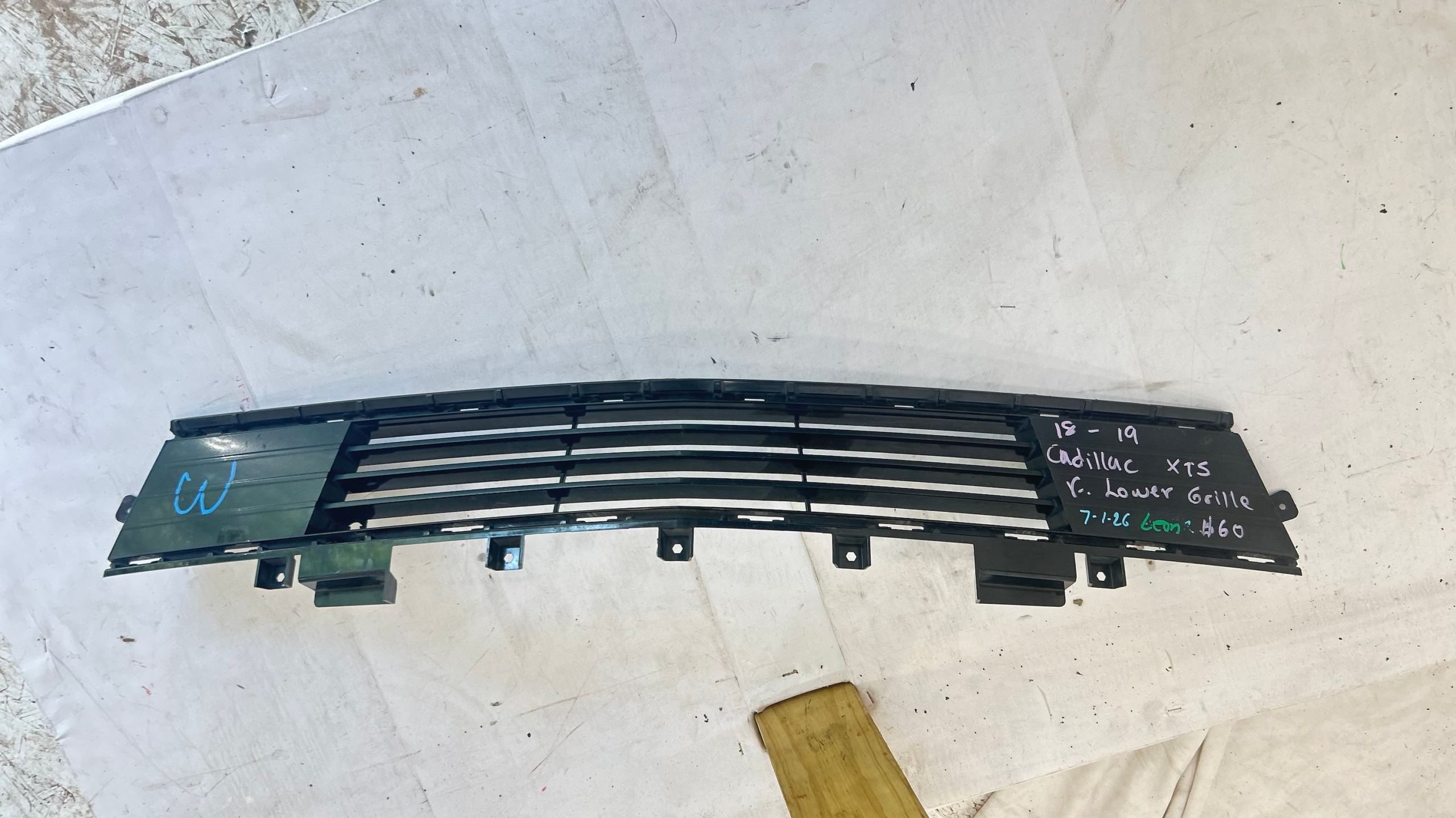 2018-2019 Cadillac XTS front lower grille