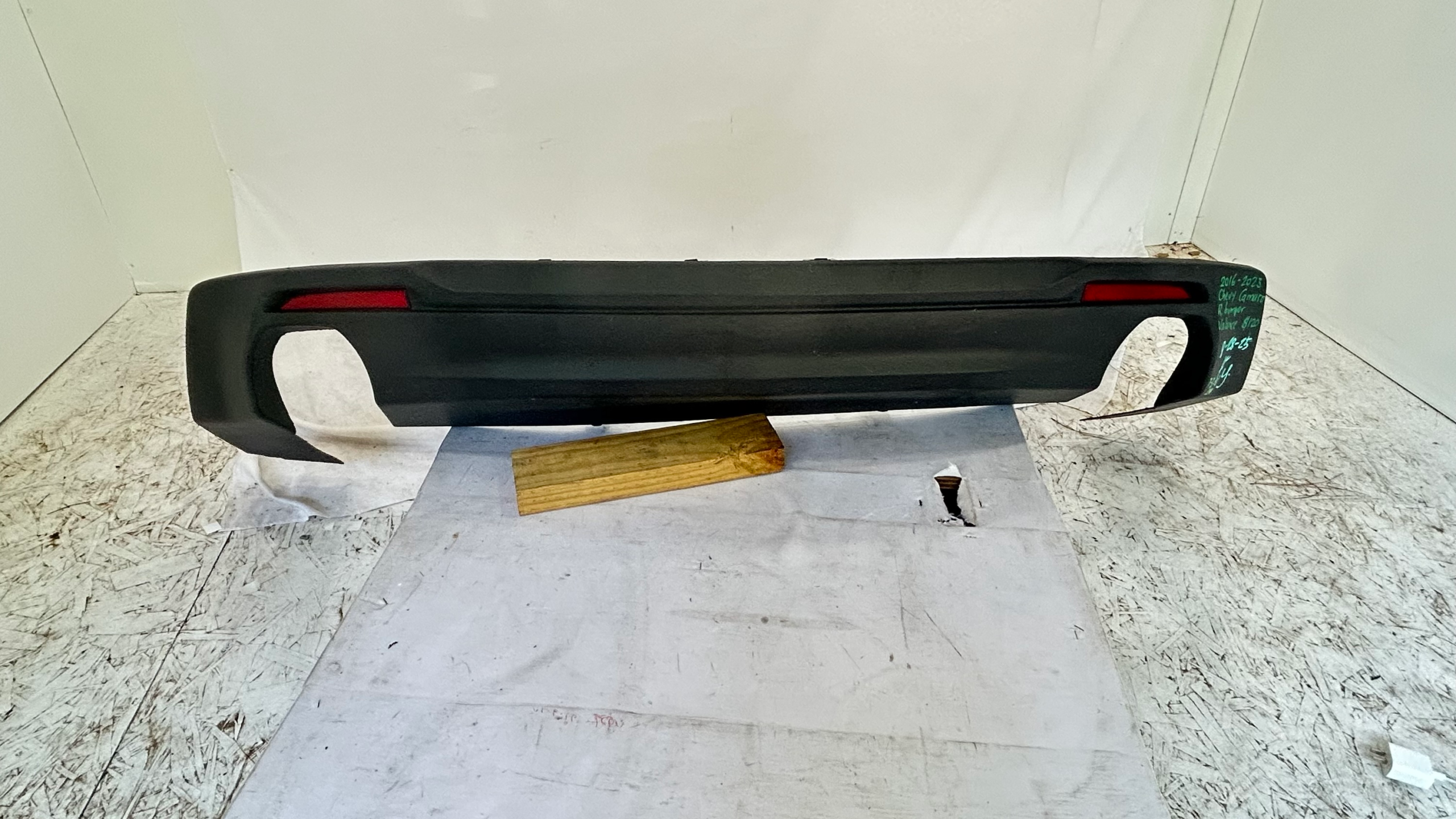 2016-2023 Chevrolet Camaro rear bumper lower valance