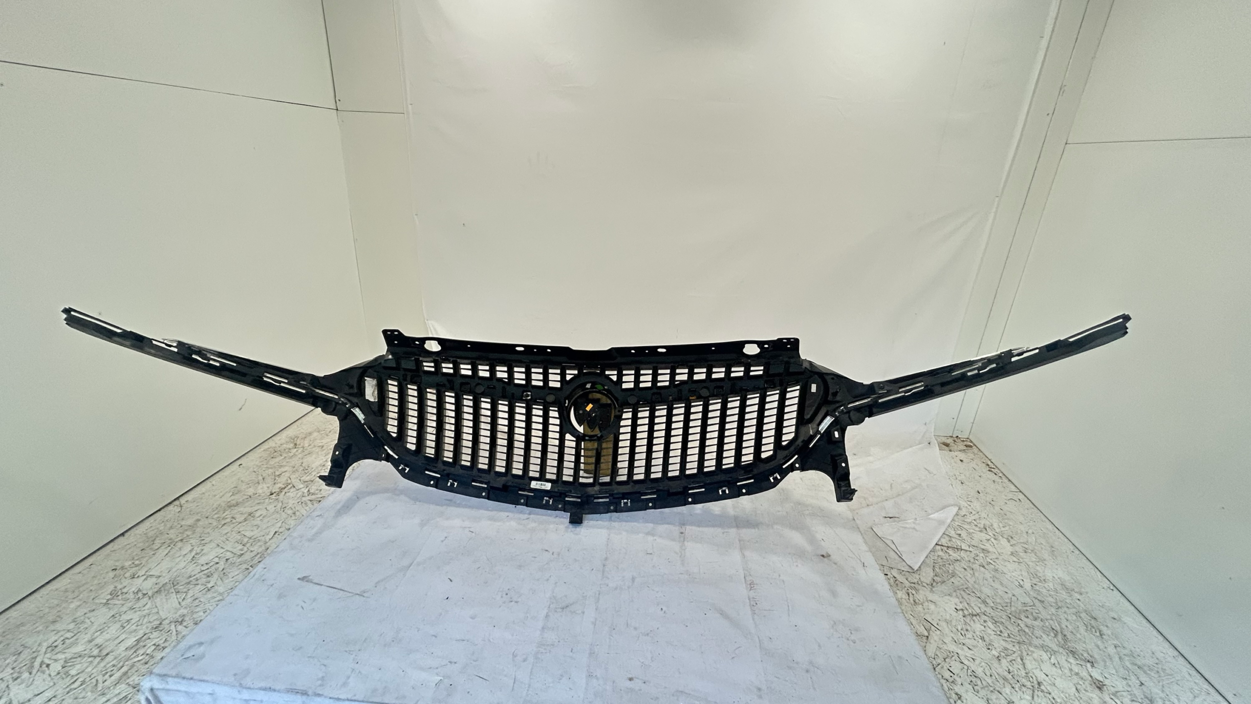 2018 2019 2020 2021 Buick Enclave Front Base Grille Chrome OEM 323740