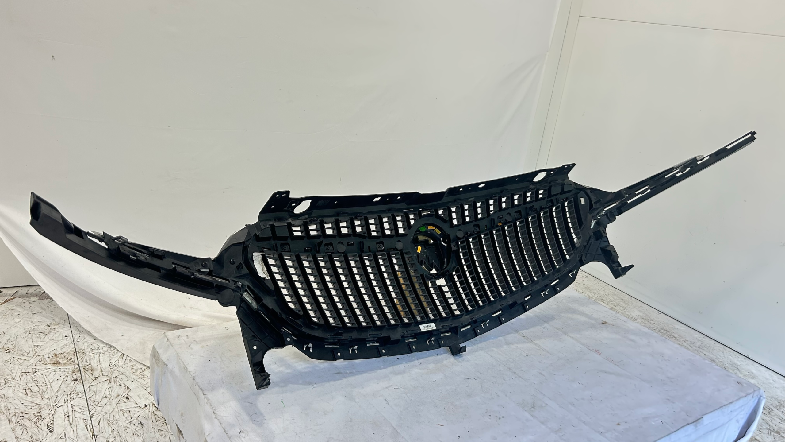 2018 2019 2020 2021 Buick Enclave Front Base Grille Chrome OEM 323740