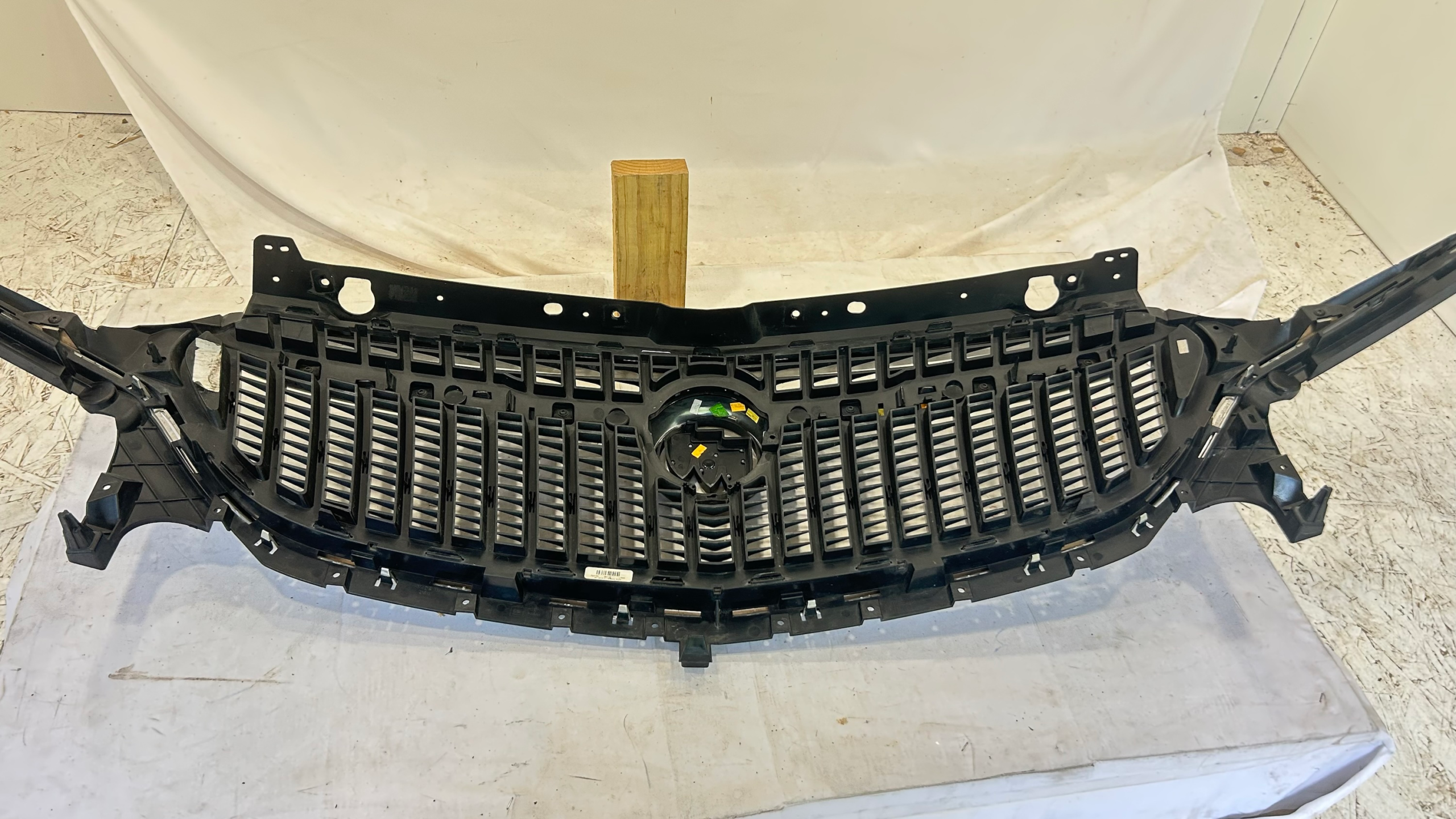 2018 2019 2020 2021 Buick Enclave Front Base Grille Chrome OEM 323740