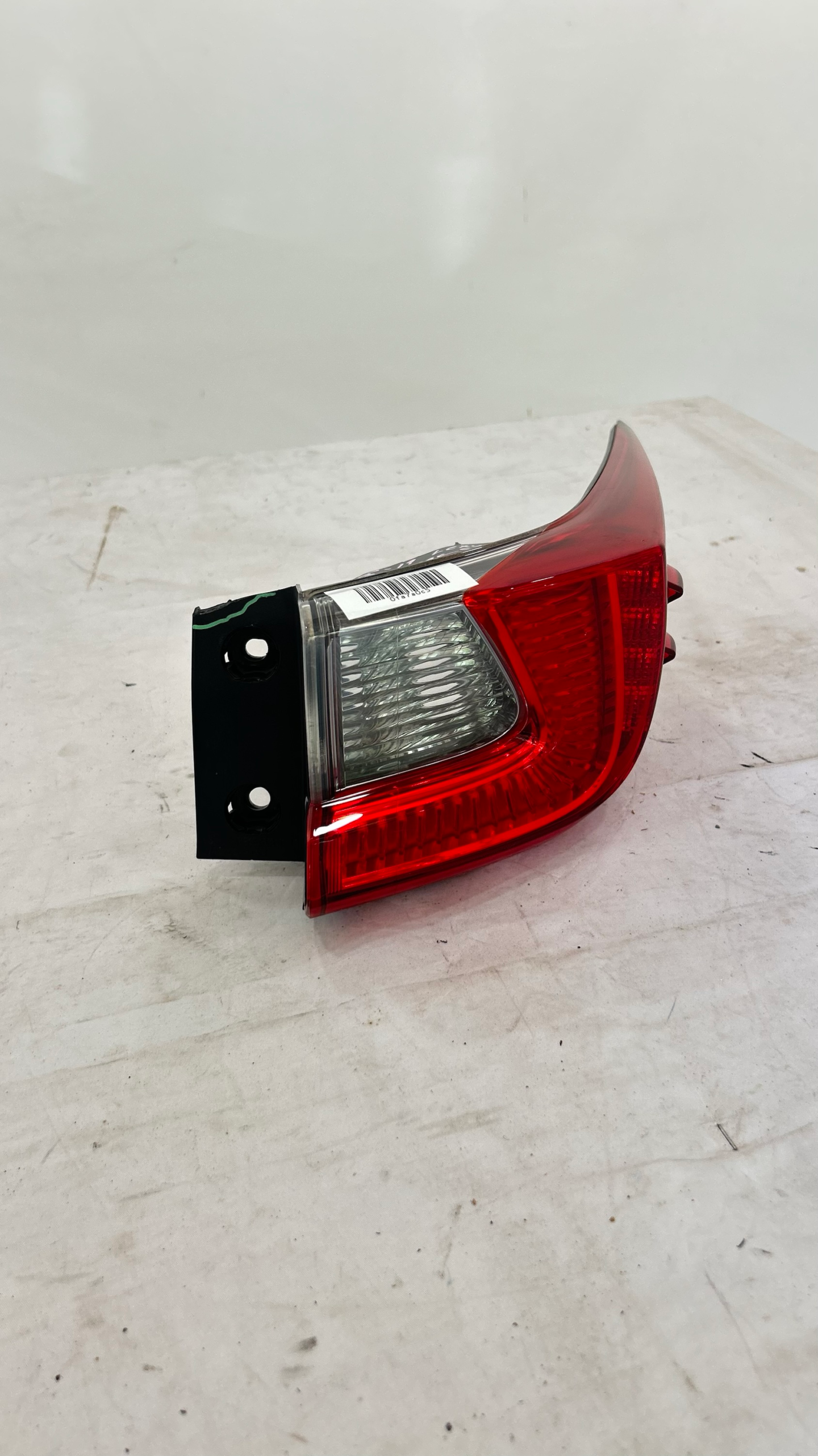 2015-2019 LEXUS RC300 RC350 REAR PASSENGER SIDE OUTER TAILLIGHT LIGHT LAMP OEM