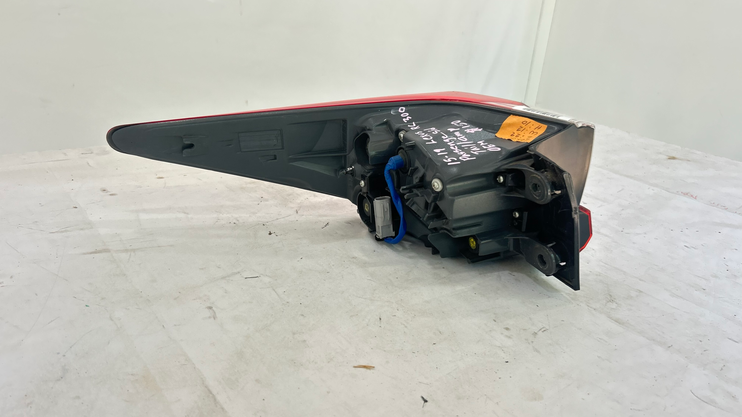2015-2019 LEXUS RC300 RC350 REAR PASSENGER SIDE OUTER TAILLIGHT LIGHT LAMP OEM