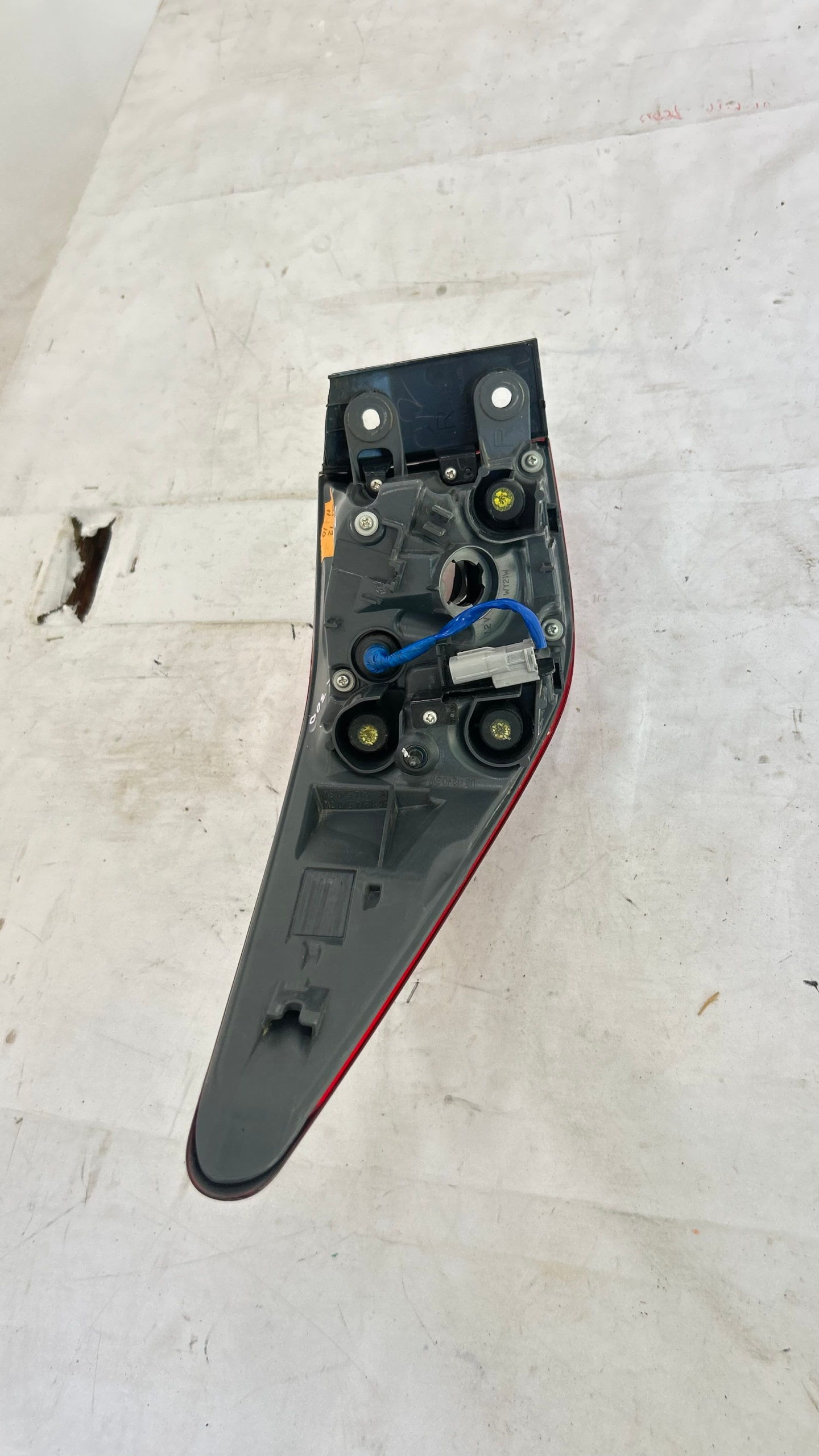 2015-2019 LEXUS RC300 RC350 REAR PASSENGER SIDE OUTER TAILLIGHT LIGHT LAMP OEM