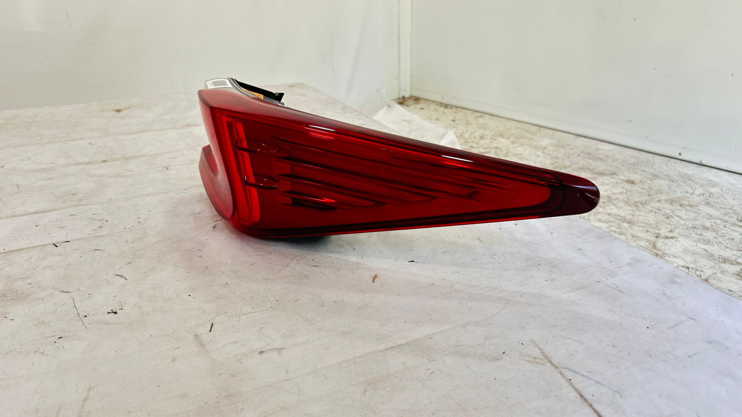 2015-2019 LEXUS RC300 RC350 REAR PASSENGER SIDE OUTER TAILLIGHT LIGHT LAMP OEM