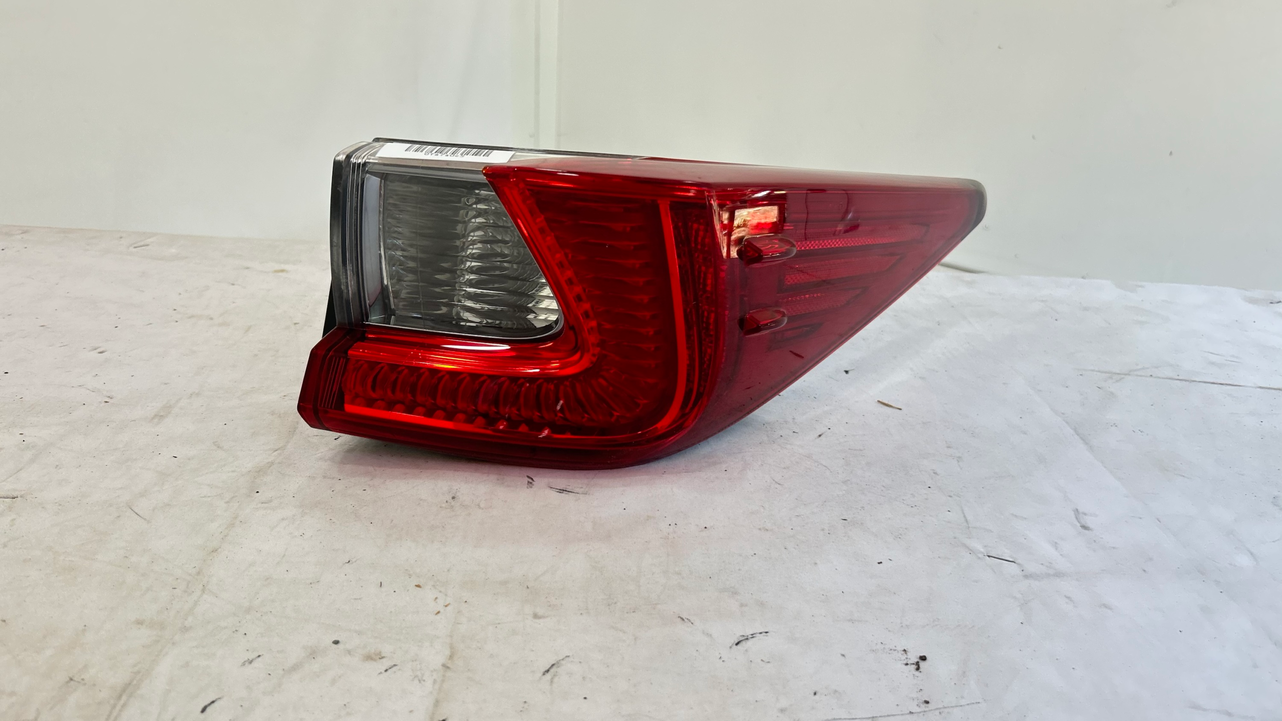 2015-2019 LEXUS RC300 RC350 REAR PASSENGER SIDE OUTER TAILLIGHT LIGHT LAMP OEM