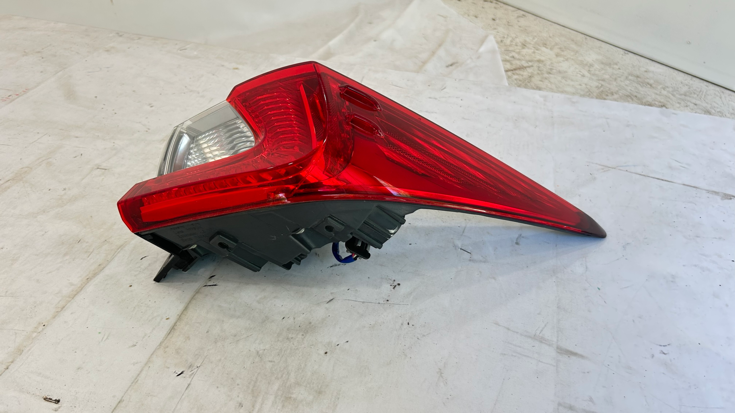 2015-2019 LEXUS RC300 RC350 REAR PASSENGER SIDE OUTER TAILLIGHT LIGHT LAMP OEM