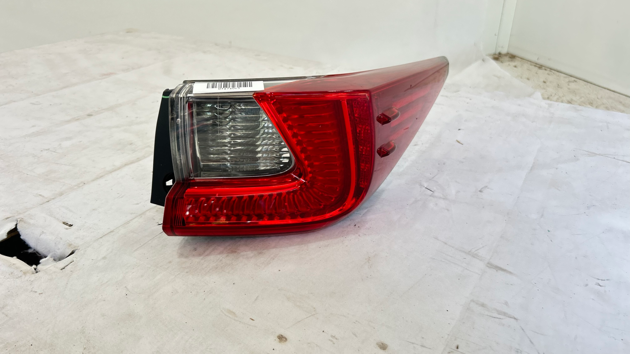 2015-2019 LEXUS RC300 RC350 REAR PASSENGER SIDE OUTER TAILLIGHT LIGHT LAMP OEM