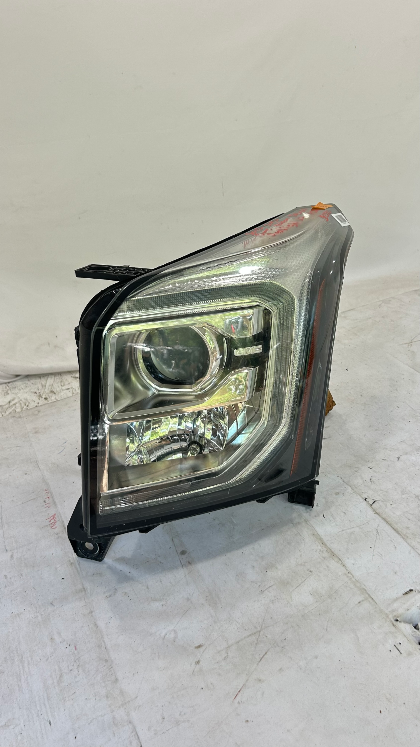 2015-2020 GMC Yukon Driver side HID Headlight