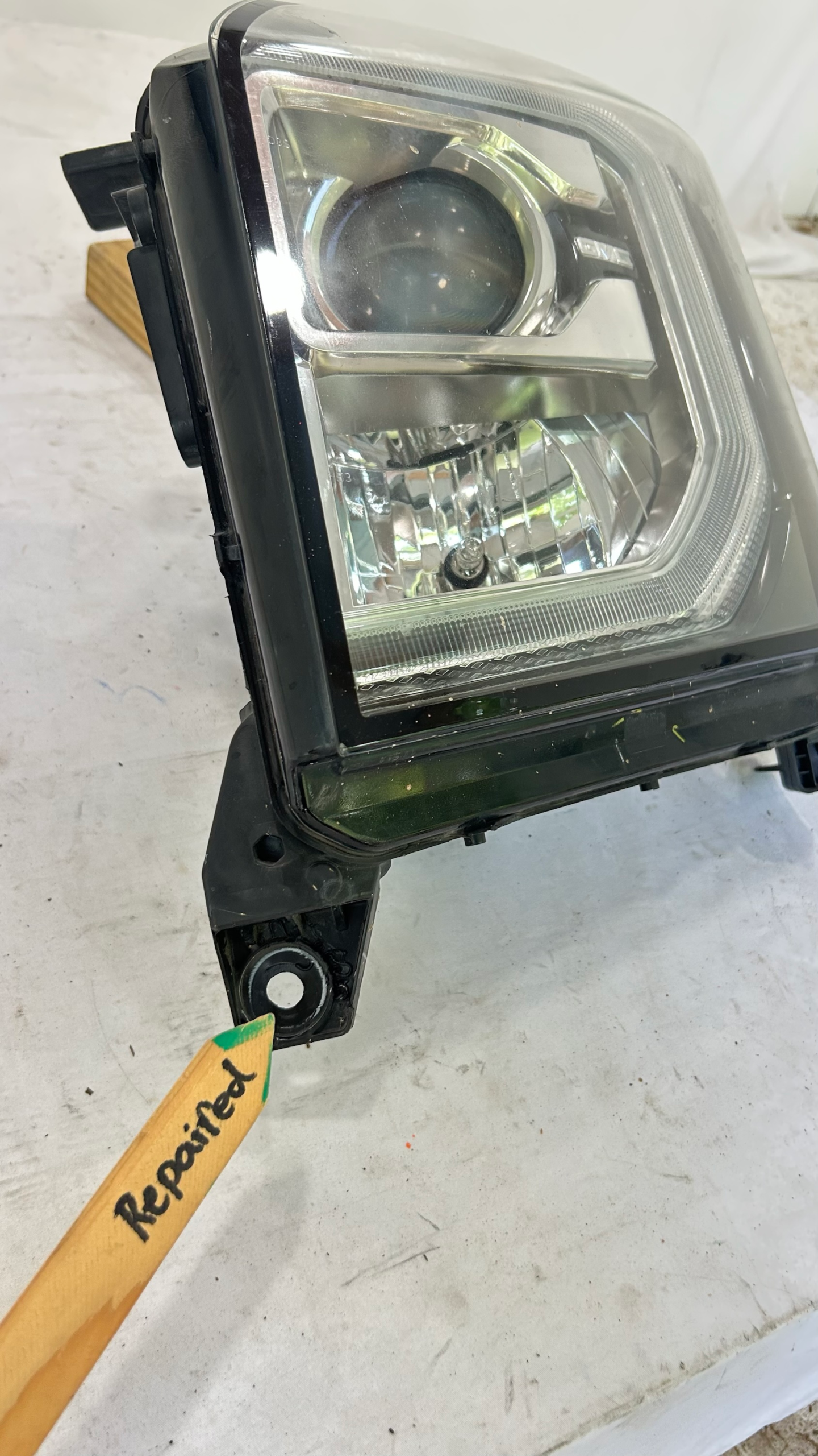 2015-2020 GMC Yukon Driver side HID Headlight