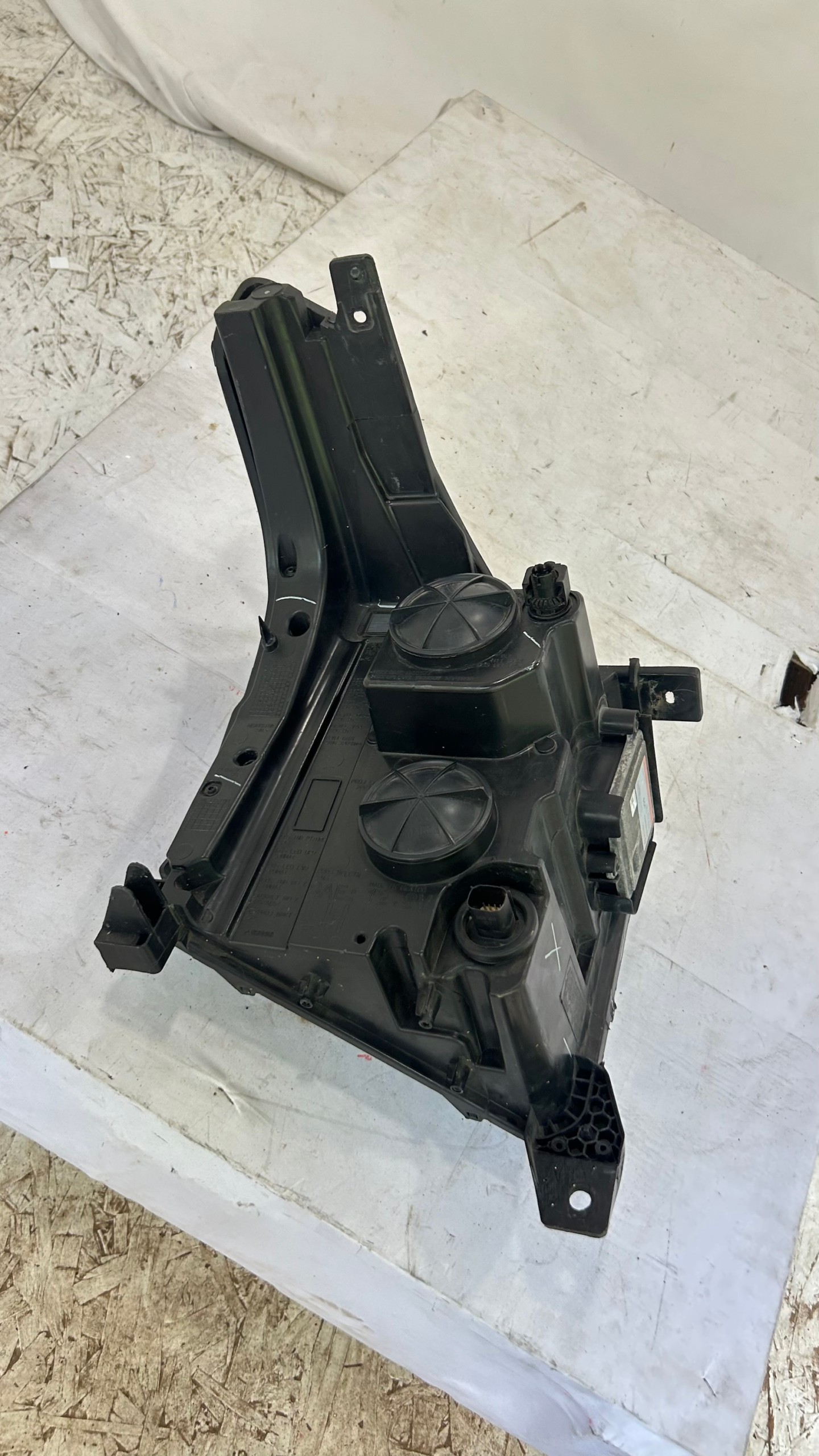 2015-2020 GMC Yukon Driver side HID Headlight