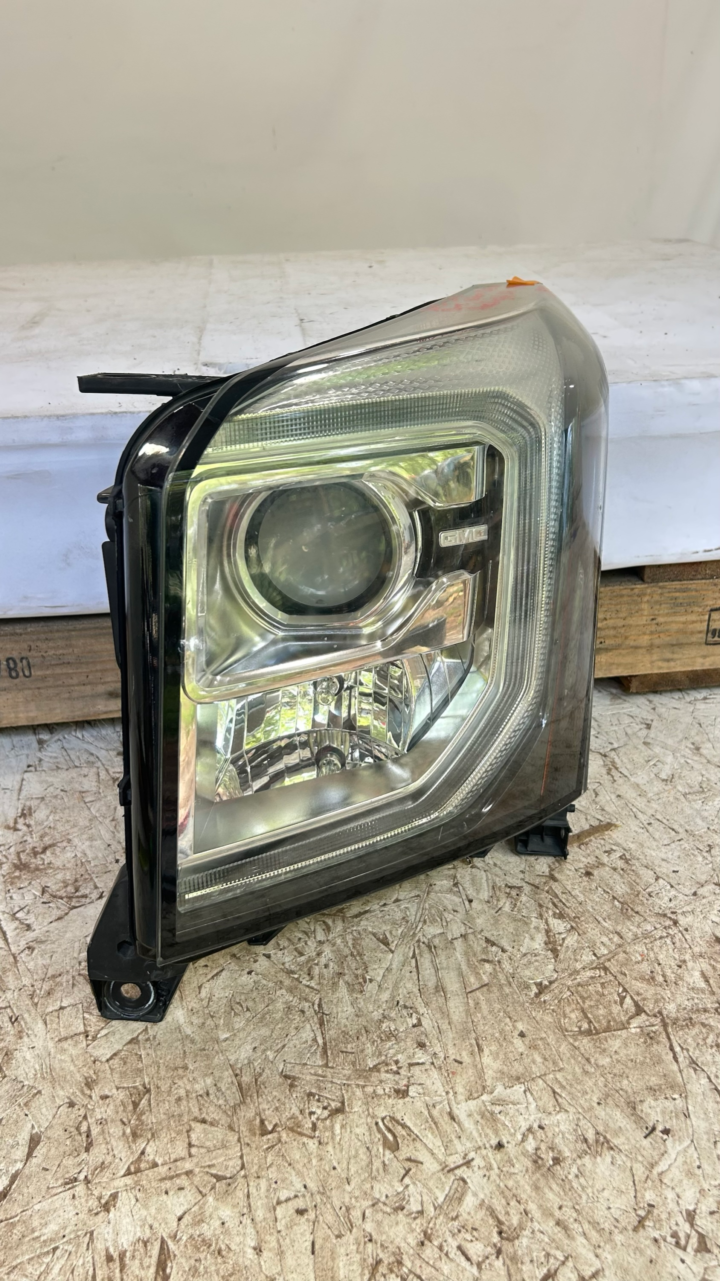 2015-2020 GMC Yukon Driver side HID Headlight
