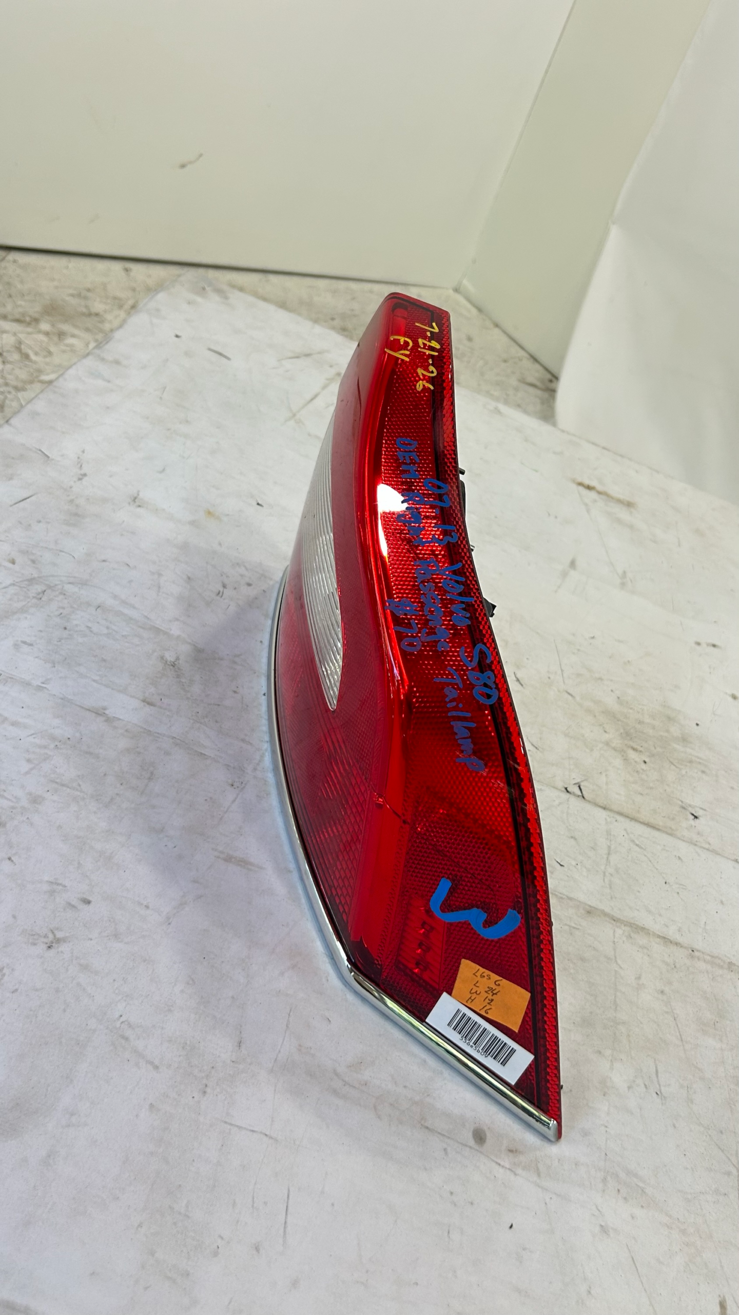 2007 - 2013 Volvo S80 Right Passenger Side Tail Light