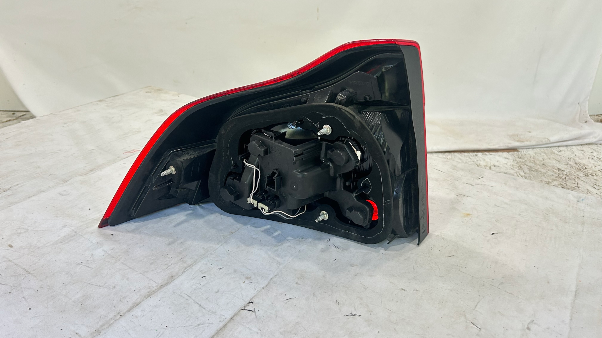 2007 - 2013 Volvo S80 Right Passenger Side Tail Light