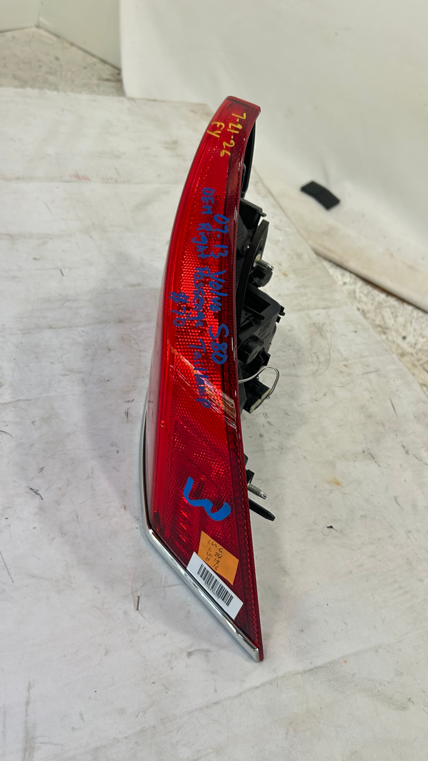 2007 - 2013 Volvo S80 Right Passenger Side Tail Light