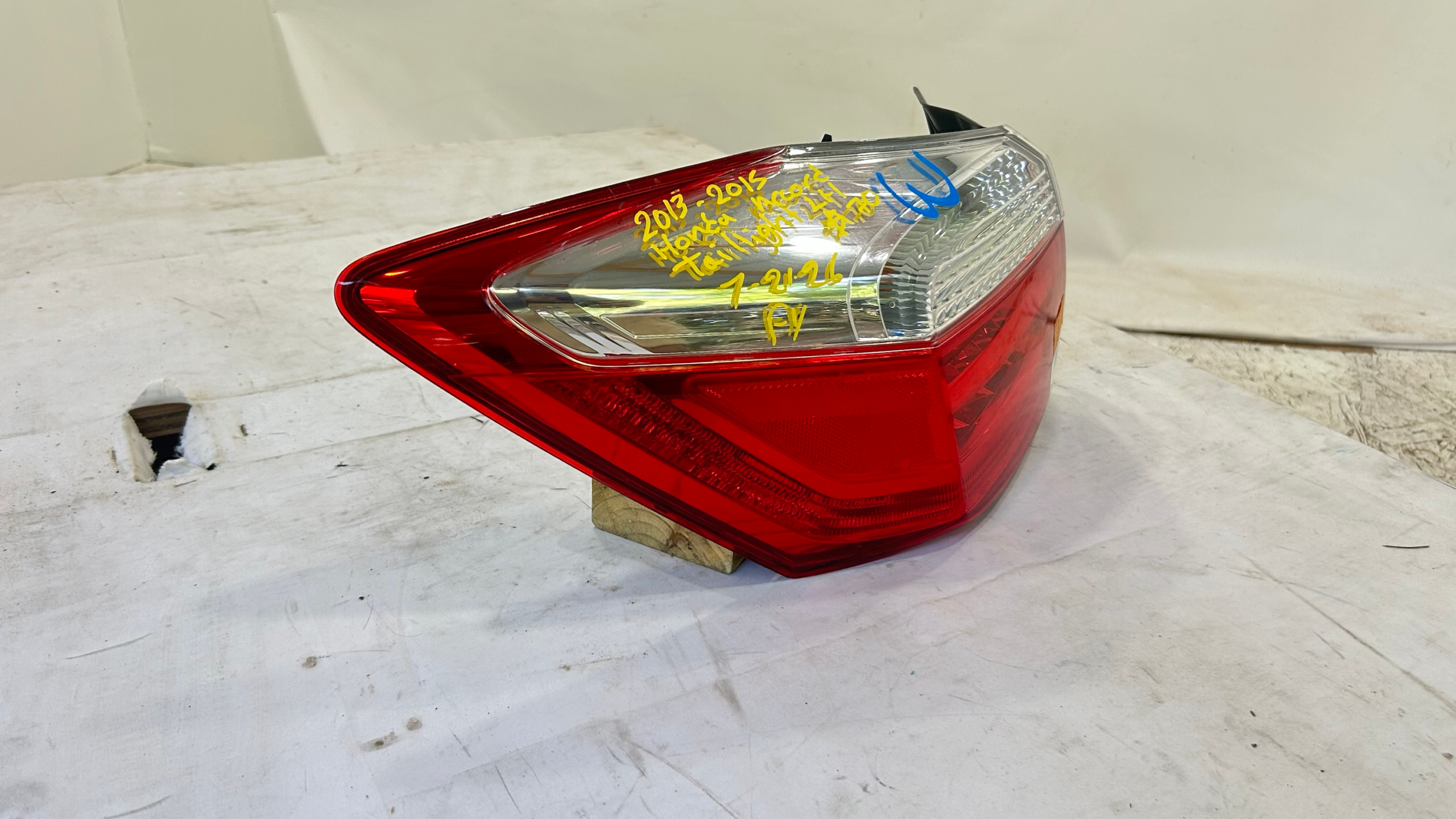 2013-2015 Honda Accord  Left Driver Outer Tail Light Assembly