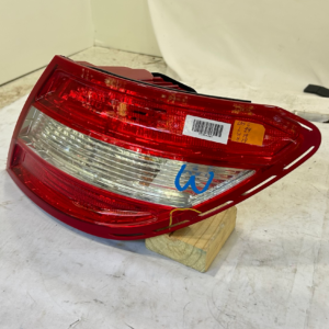 2008 2011  MERCEDES C230 C250 C300 C63 RIGHT passenger TAIL LIGHT OEM USED - Image 7