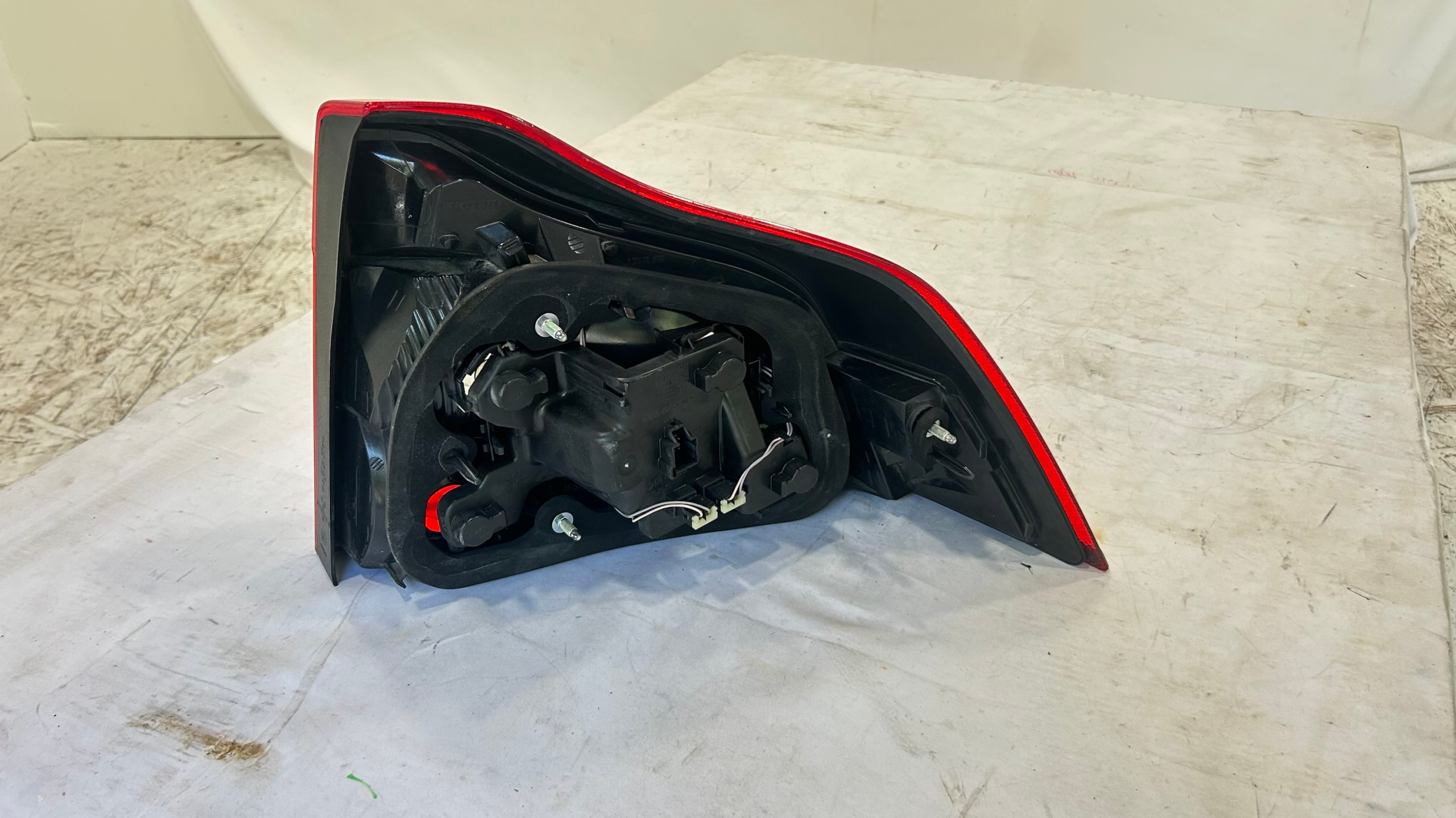 2007-2013 Volvo S80 Left Driver Side Tail Light Tail Lamp Assembly