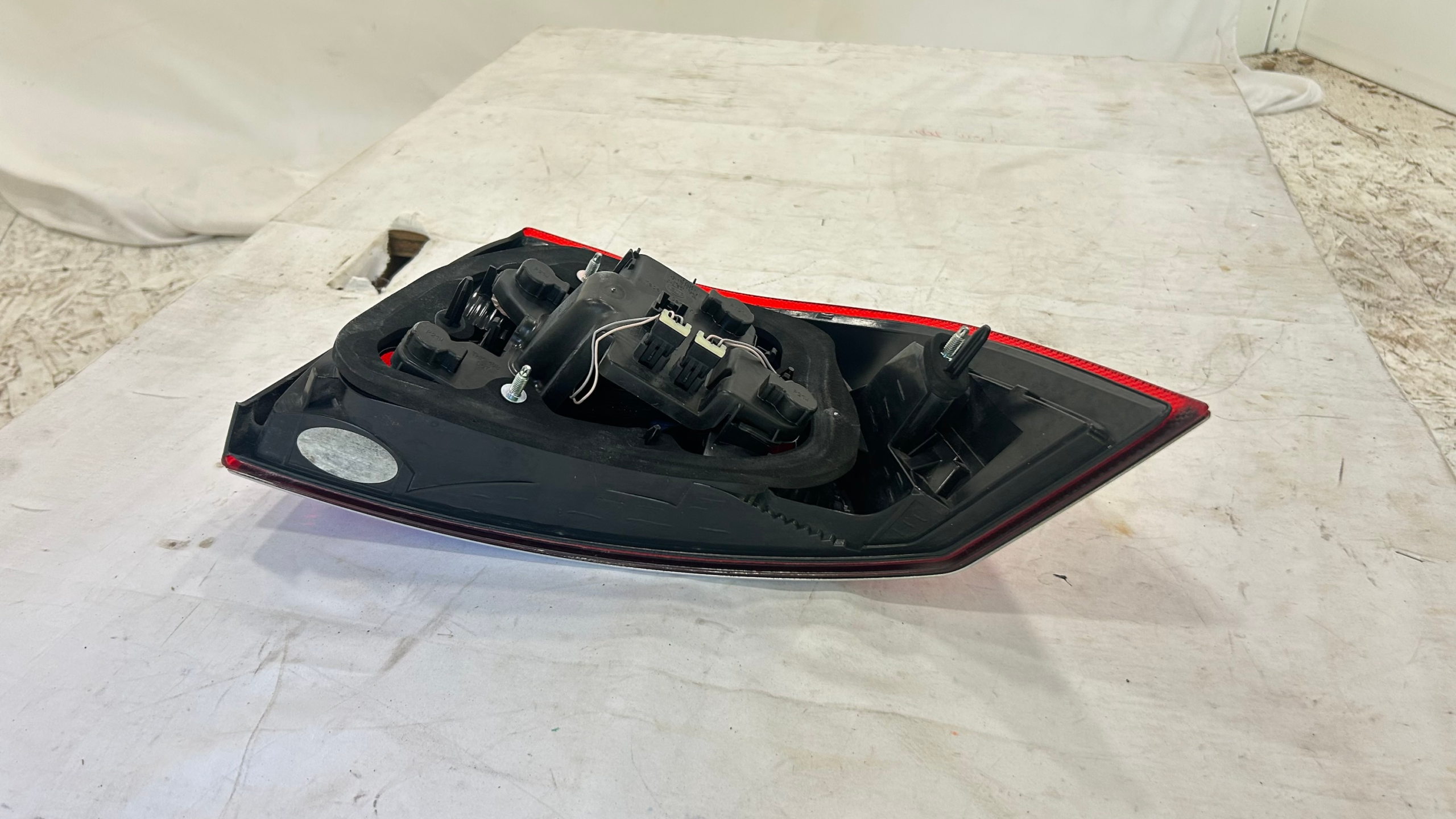 2007-2013 Volvo S80 Left Driver Side Tail Light Tail Lamp Assembly