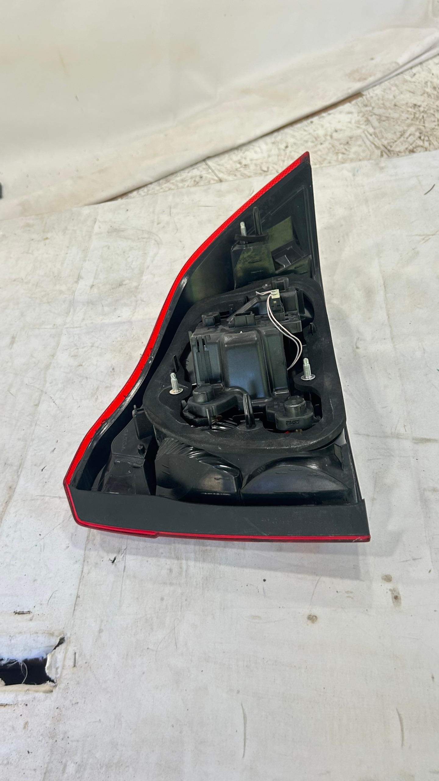 2007-2013 Volvo S80 Left Driver Side Tail Light Tail Lamp Assembly