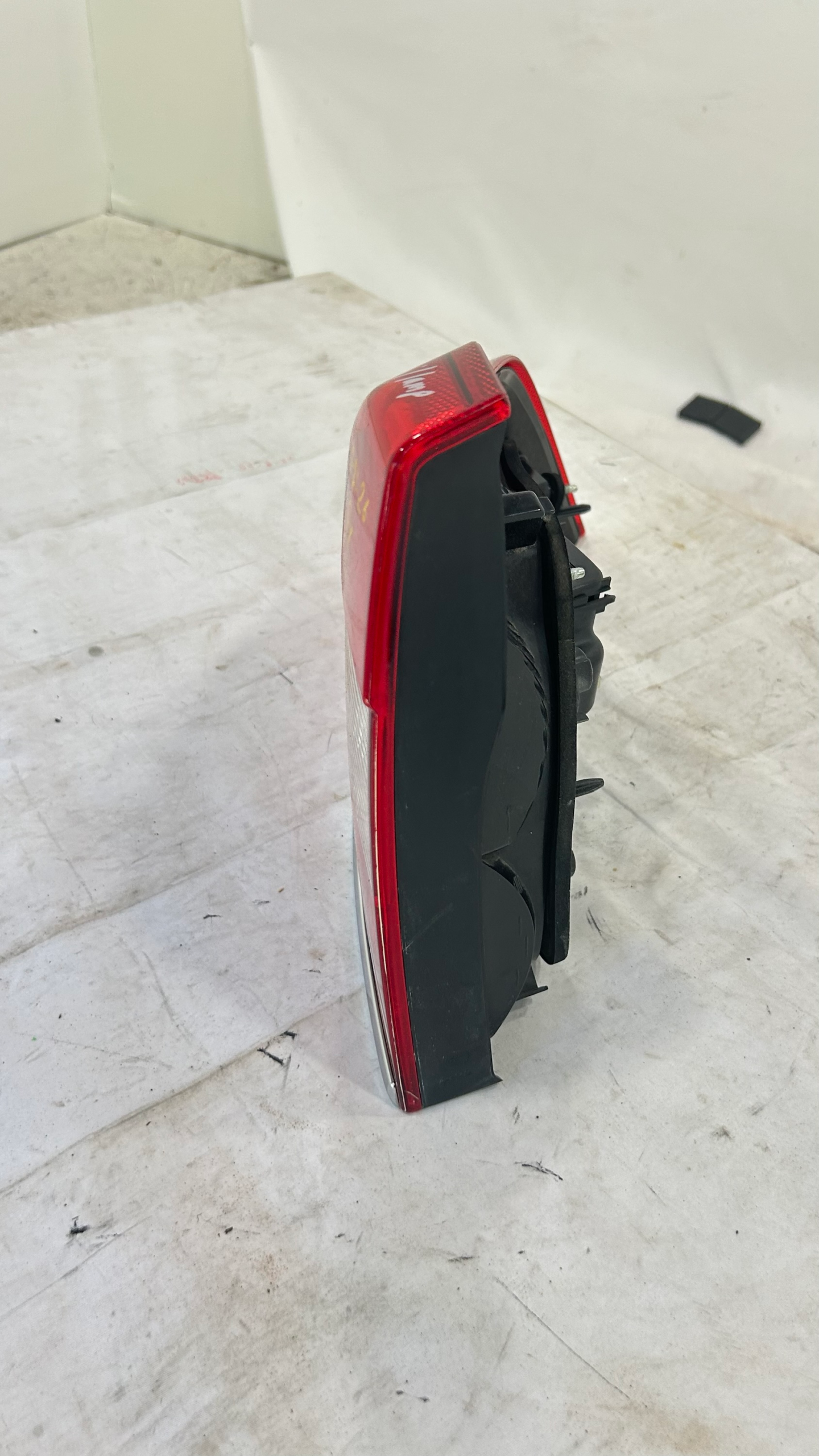 2007-2013 Volvo S80 Left Driver Side Tail Light Tail Lamp Assembly