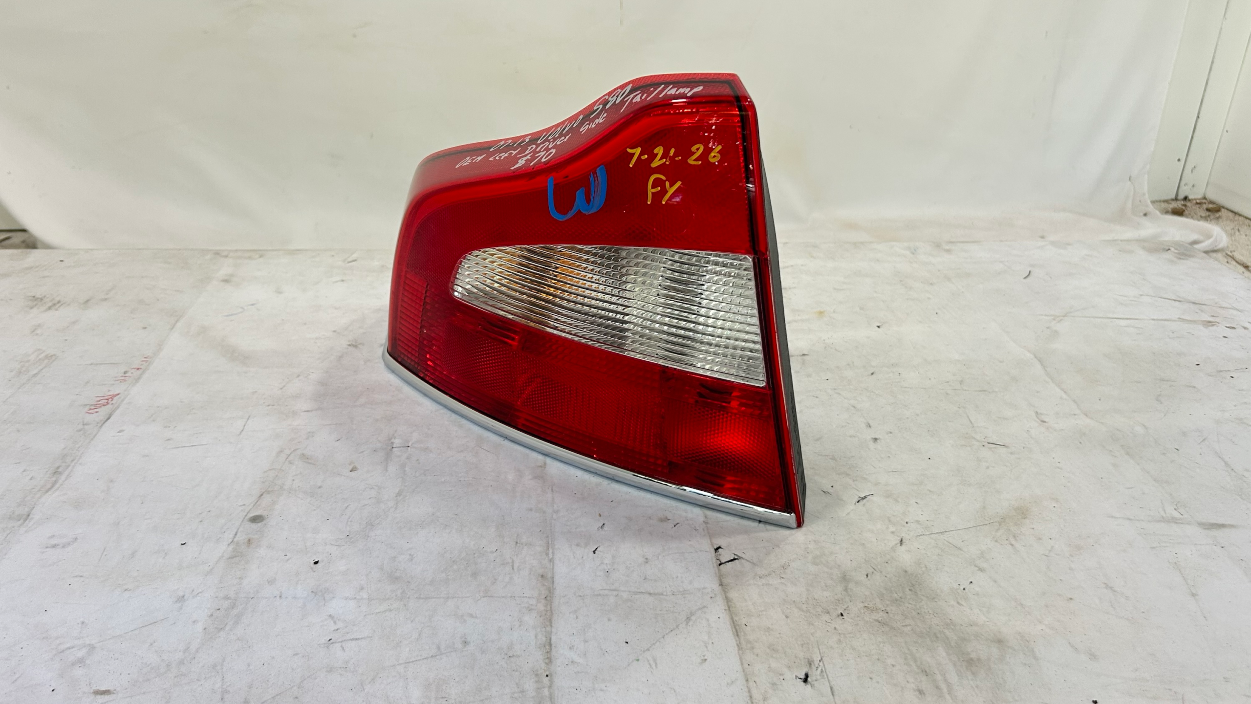 2007-2013 Volvo S80 Left Driver Side Tail Light Tail Lamp Assembly