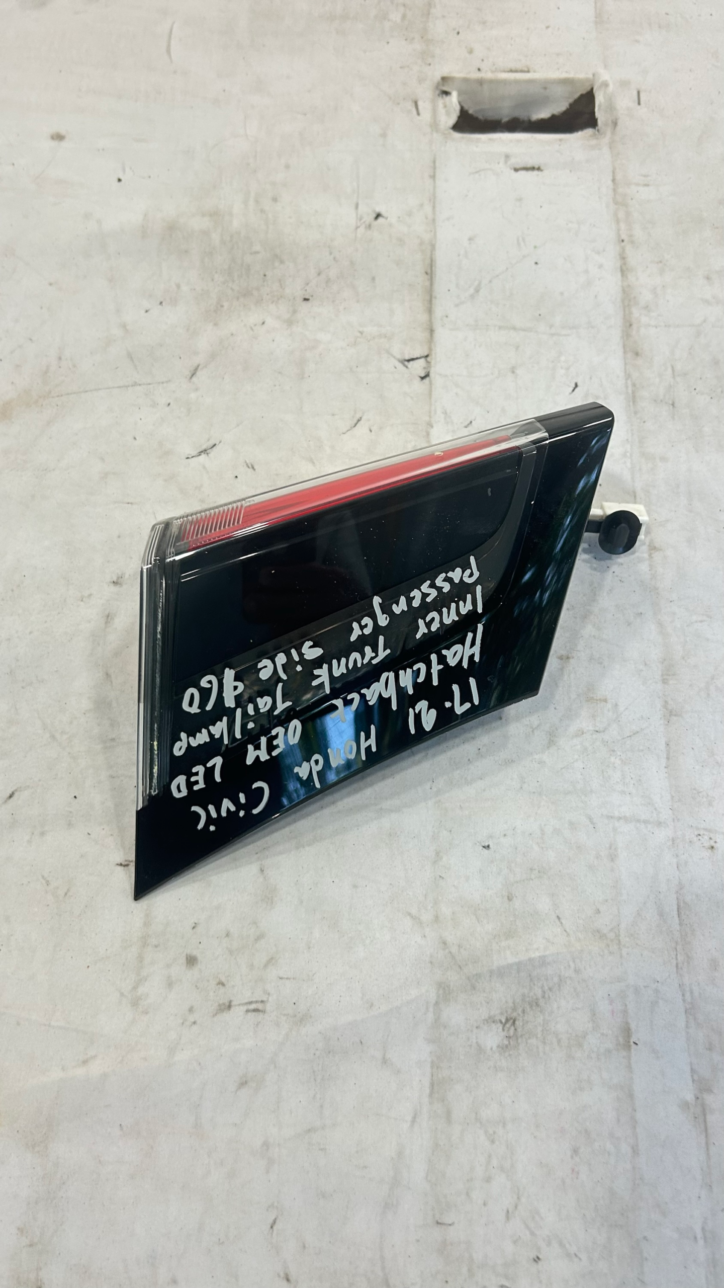 2017- 2021 HONDA CIVIC HATCHBACK REAR RIGHT Passenger TRUNK INNER TAILLIGHT