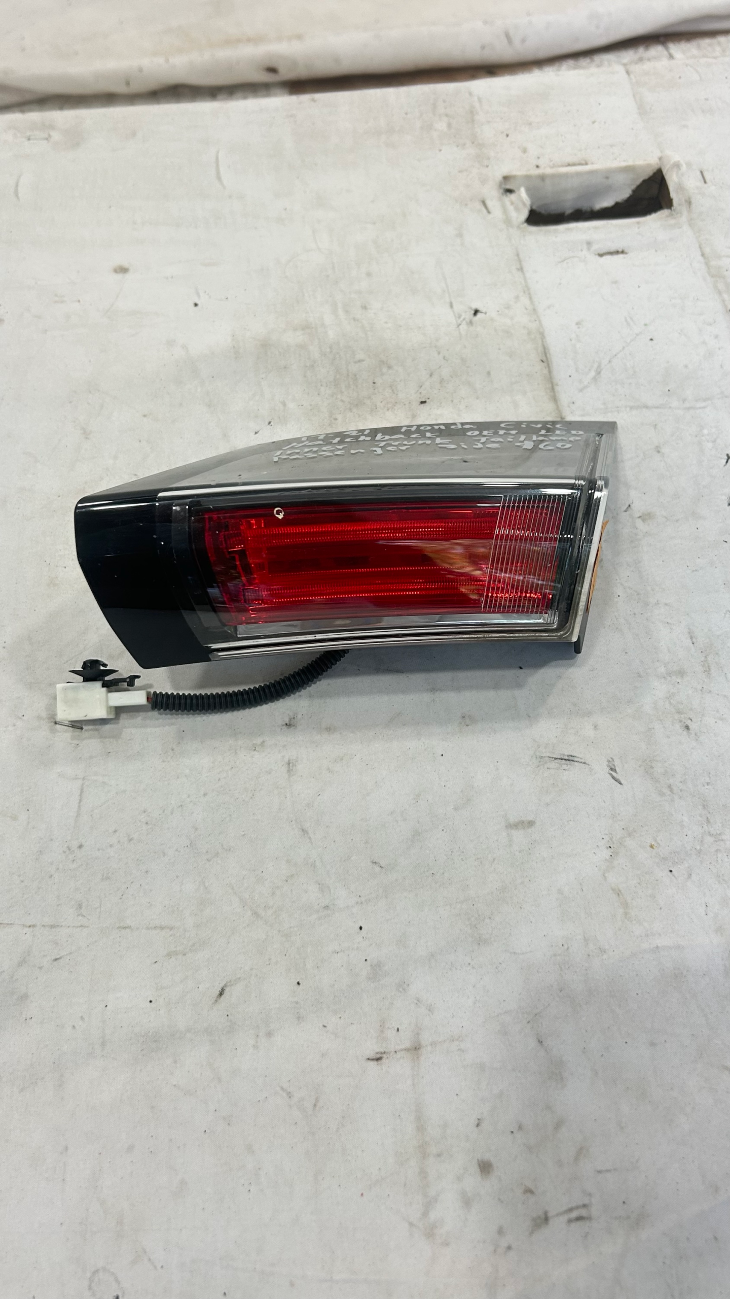 2017- 2021 HONDA CIVIC HATCHBACK REAR RIGHT Passenger TRUNK INNER TAILLIGHT