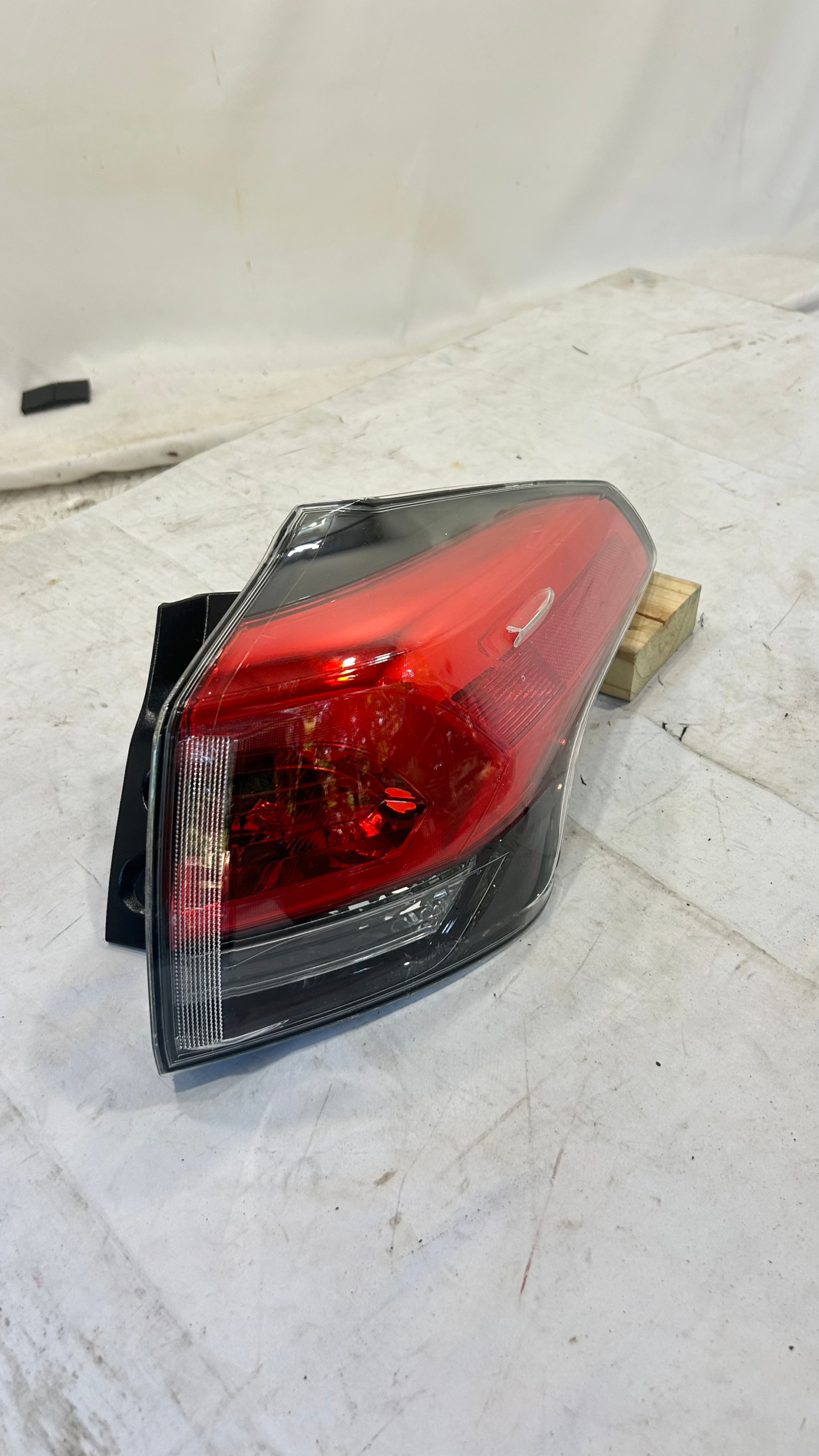 2016-2018 Toyota RAV4 Right Passenger side Taillamp