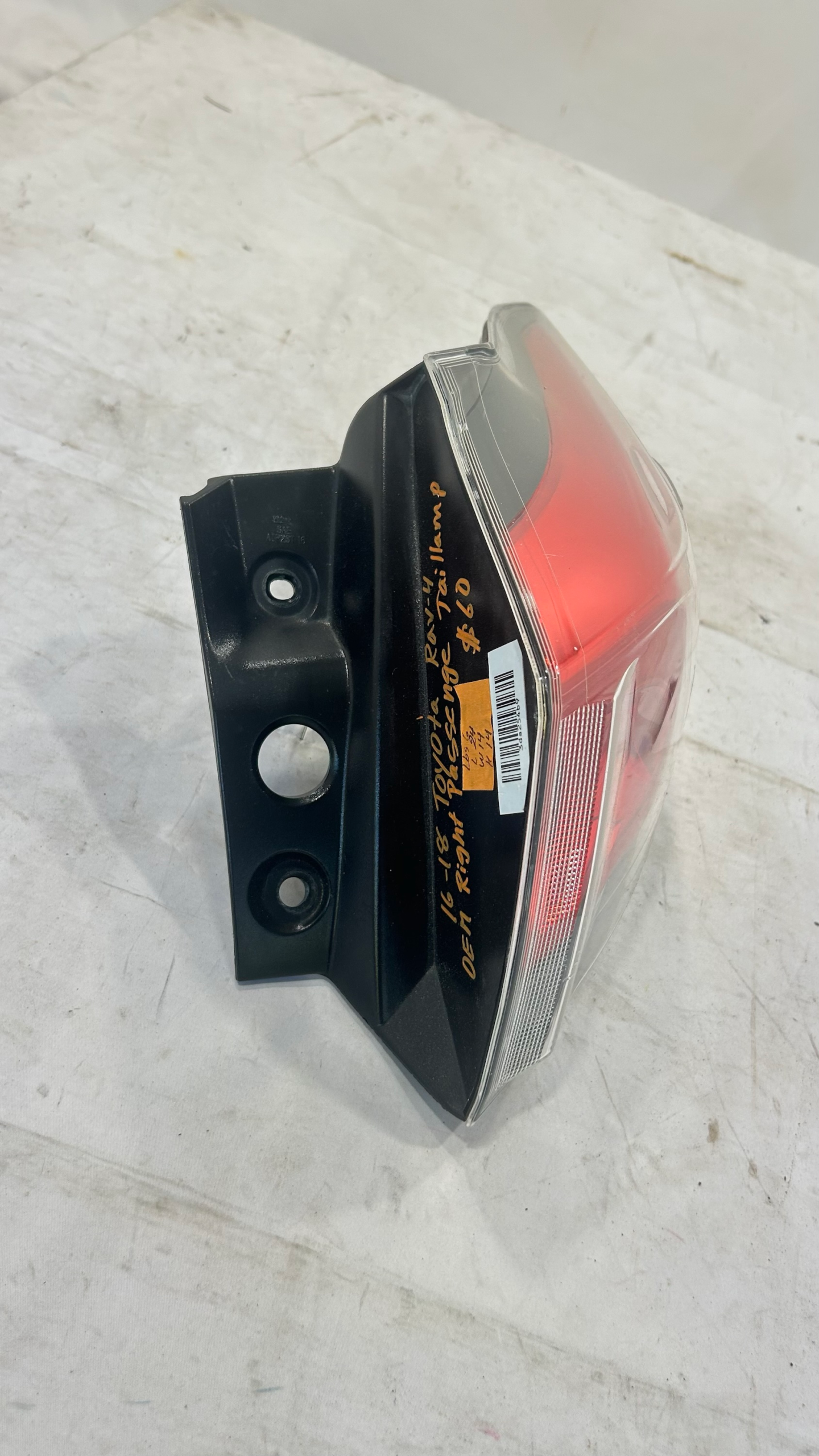 2016-2018 Toyota RAV4 Right Passenger side Taillamp