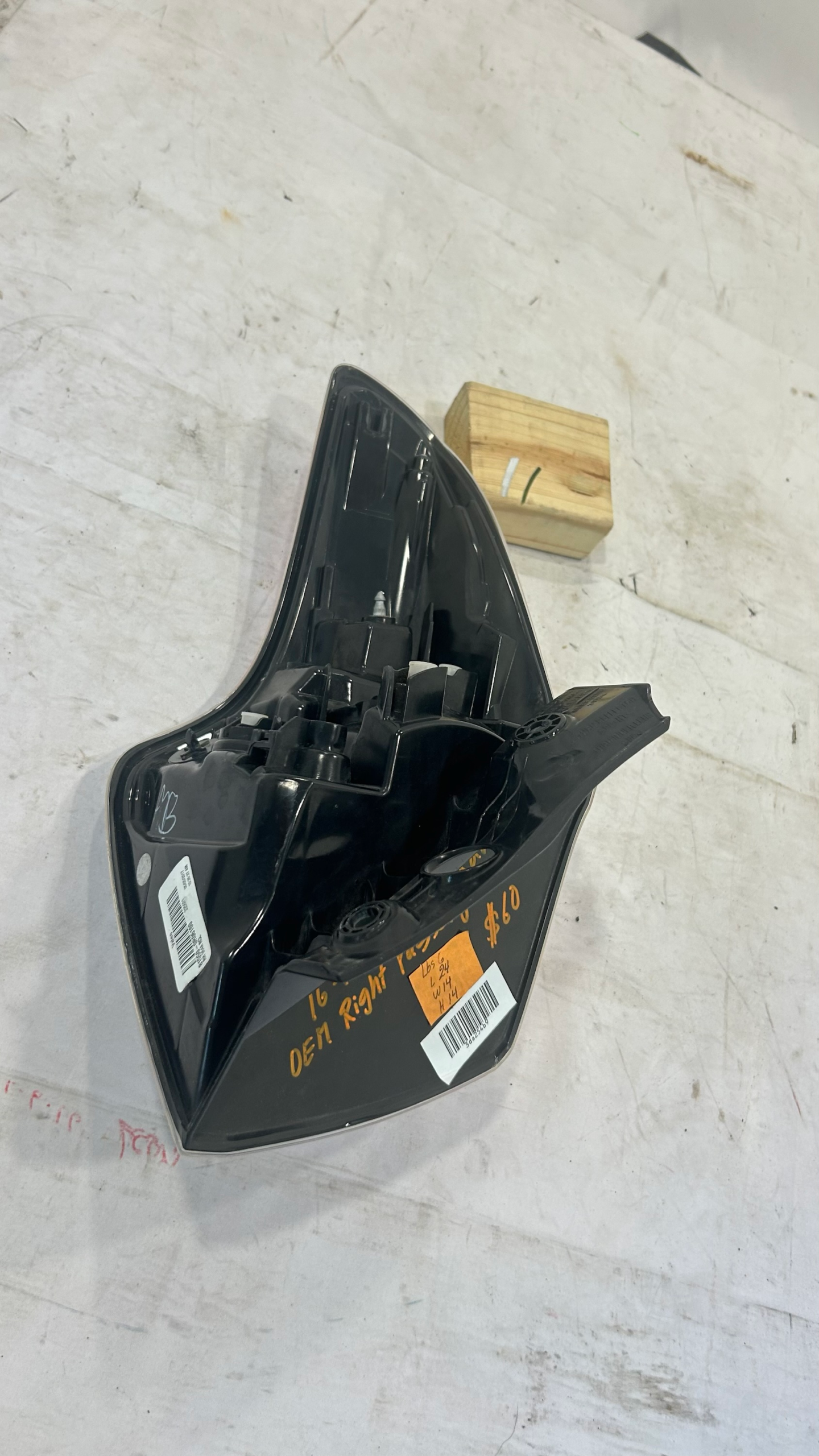 2016-2018 Toyota RAV4 Right Passenger side Taillamp