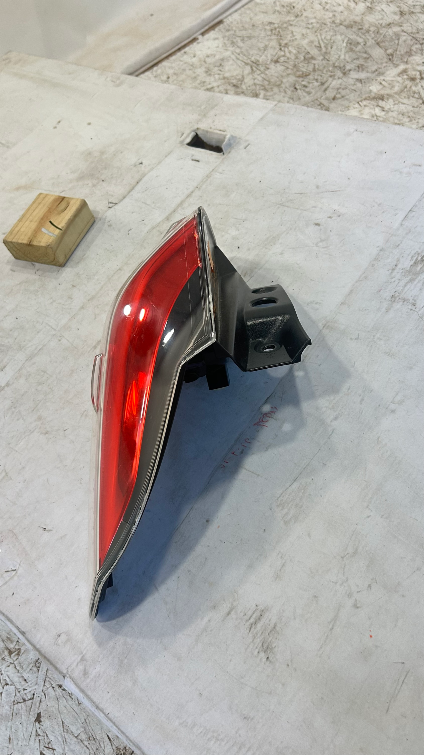 2016-2018 Toyota RAV4 Right Passenger side Taillamp
