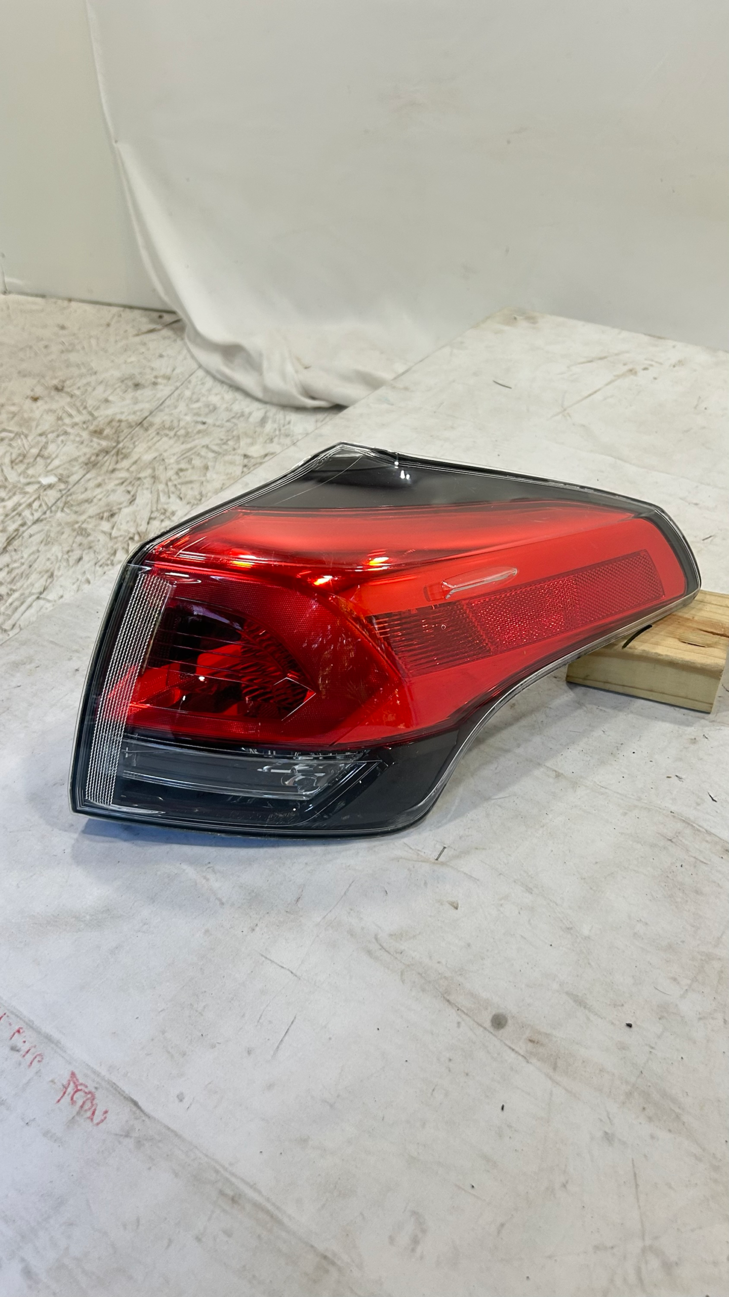 2016-2018 Toyota RAV4 Right Passenger side Taillamp
