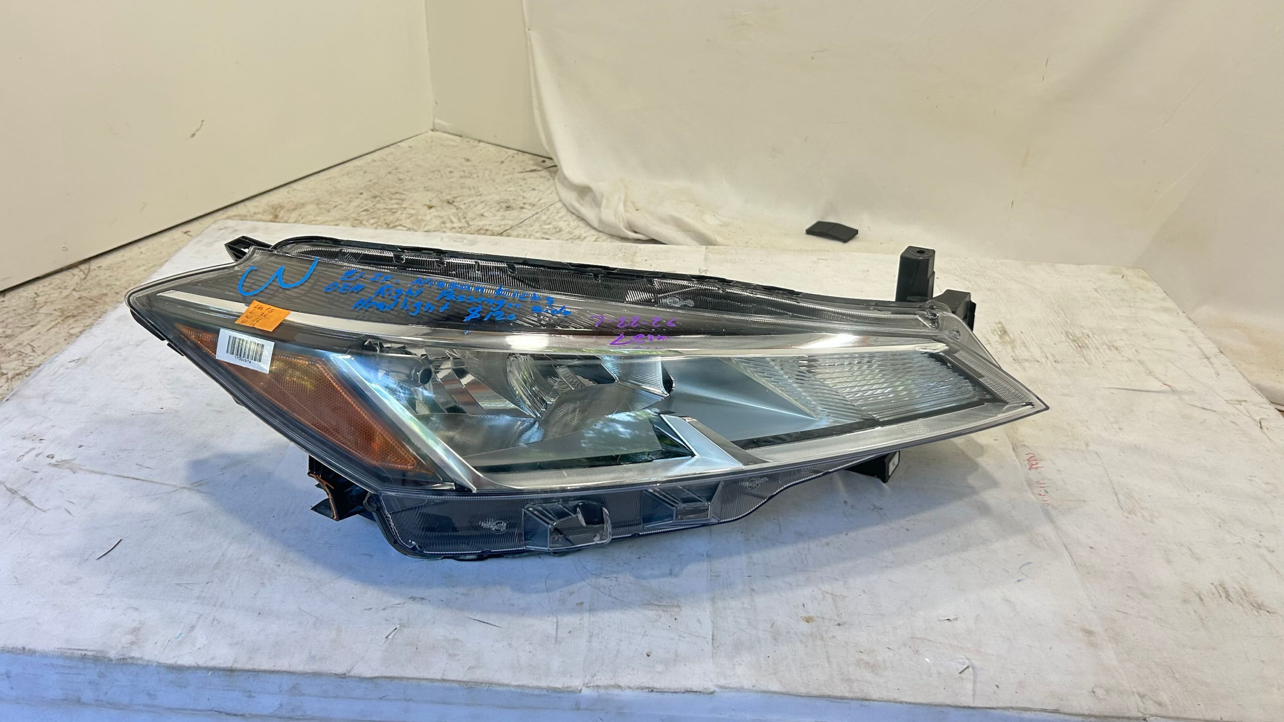 2021-2024 Nissan Kicks Right Passenger side Headlight